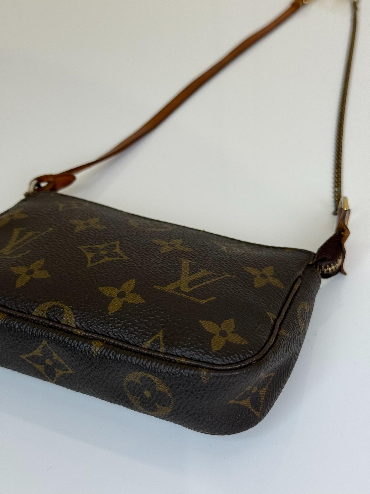 Louis Vuitton Mini Pochette Accessoires Monogram Canvas Chain/Leather Strap