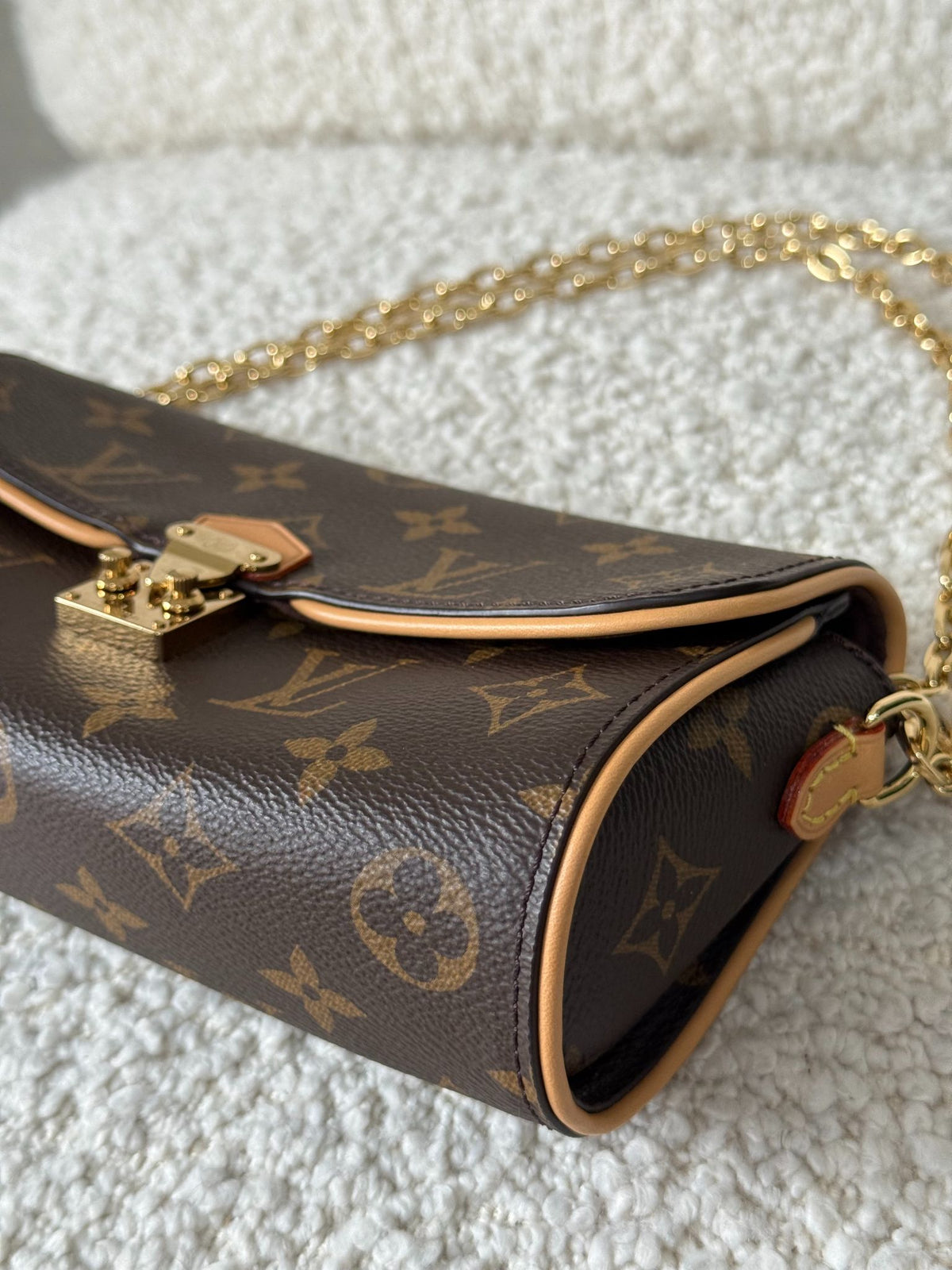 Louis Vuitton Pochette Camille Monogram Canvas
