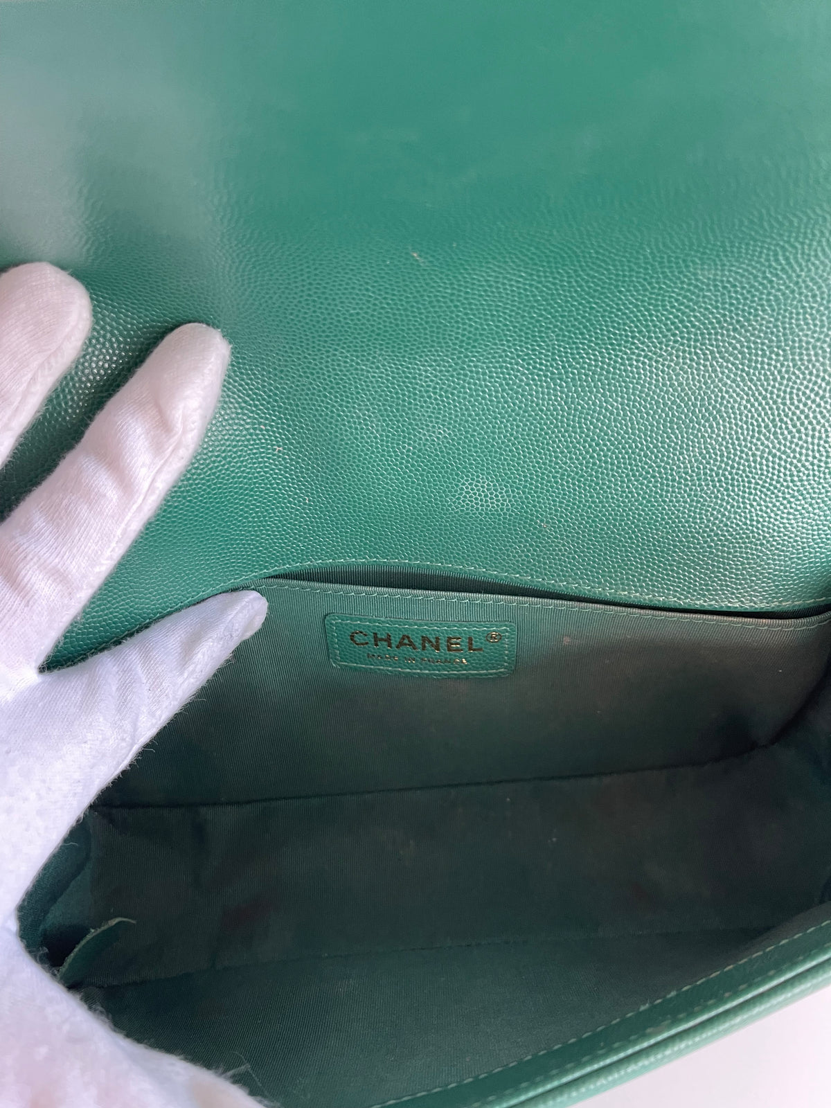Chanel Green Medium Boy Caviar Leather Antique Gold Hardware