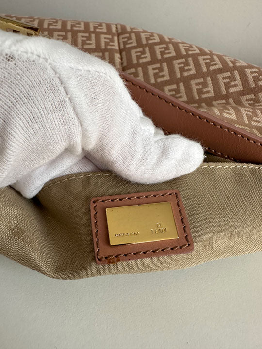 Fendi Zucchino Vitello Medium Chef Hobo Cipria