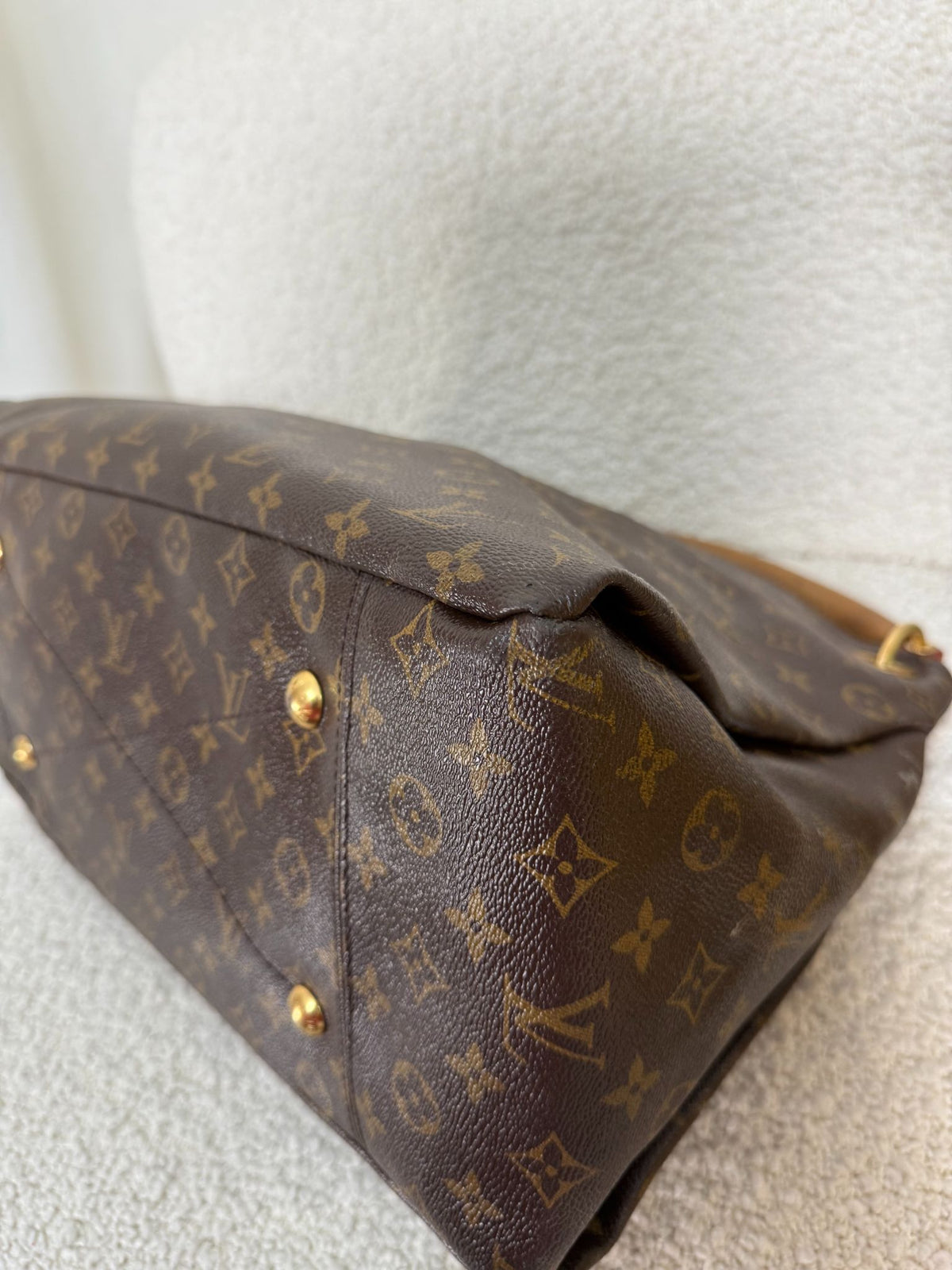 Louis Vuitton Artsy MM Monogram Canvas