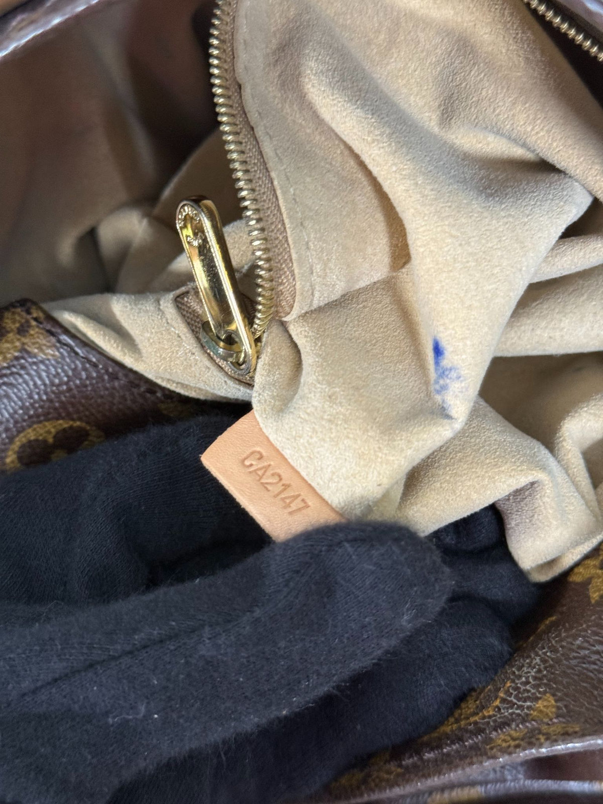 Louis Vuitton Artsy MM Monogram Canvas