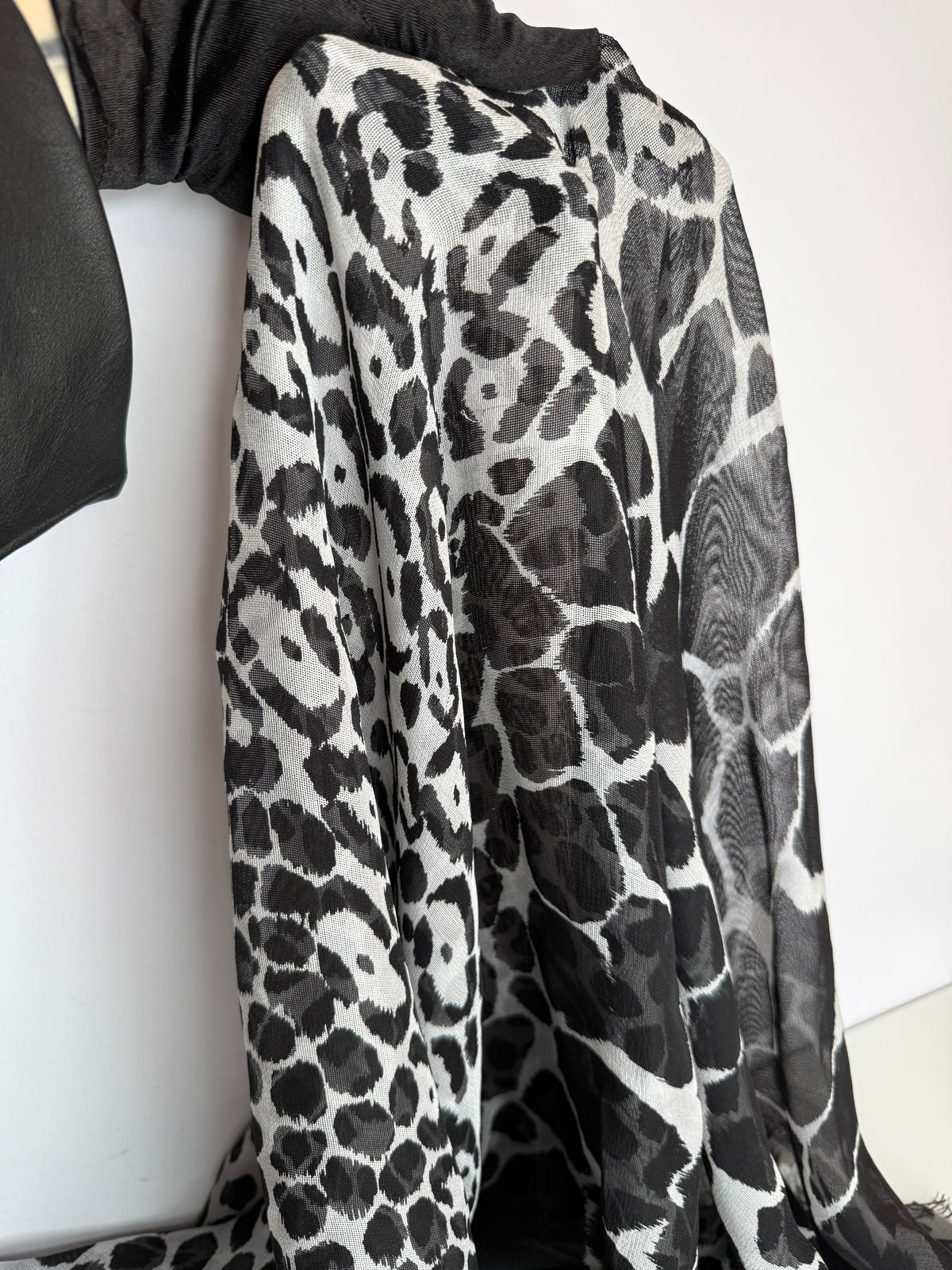 Gucci Black/White Leopard Print Scarf