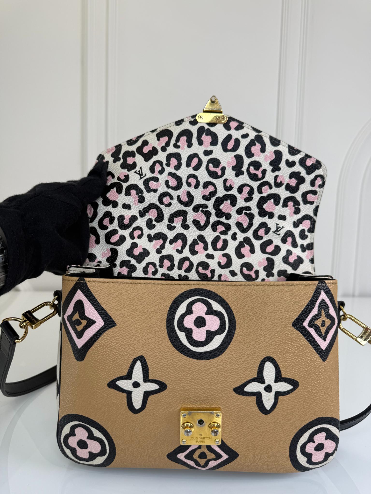 Louis Vuitton Pochette Metis Wild at Heart Arizona Beige