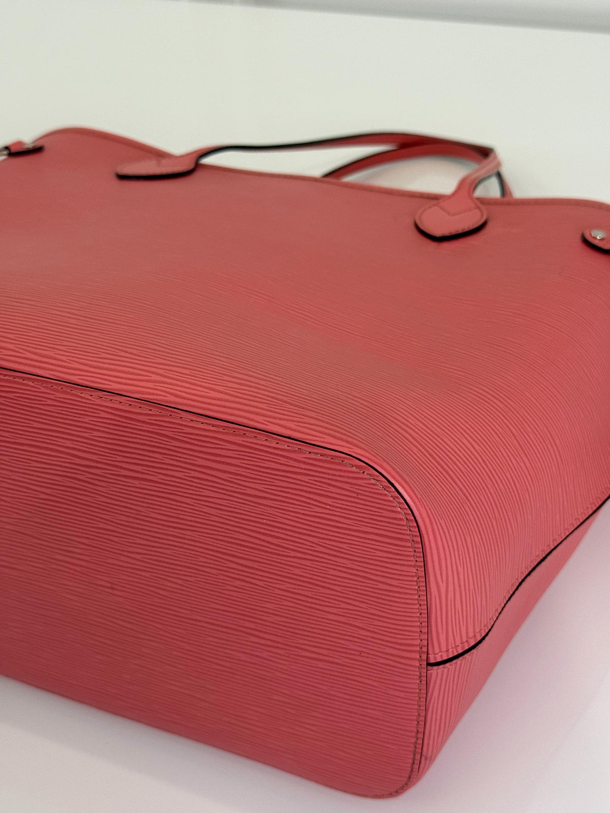 Louis Vuitton Neverfull MM Coral Epi Leather