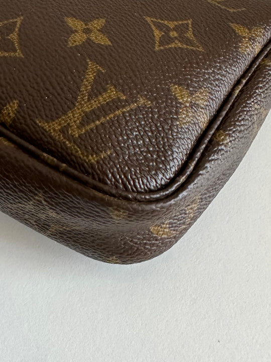 Louis Vuitton Vintage Pochette Accessoires Monogram Canvas