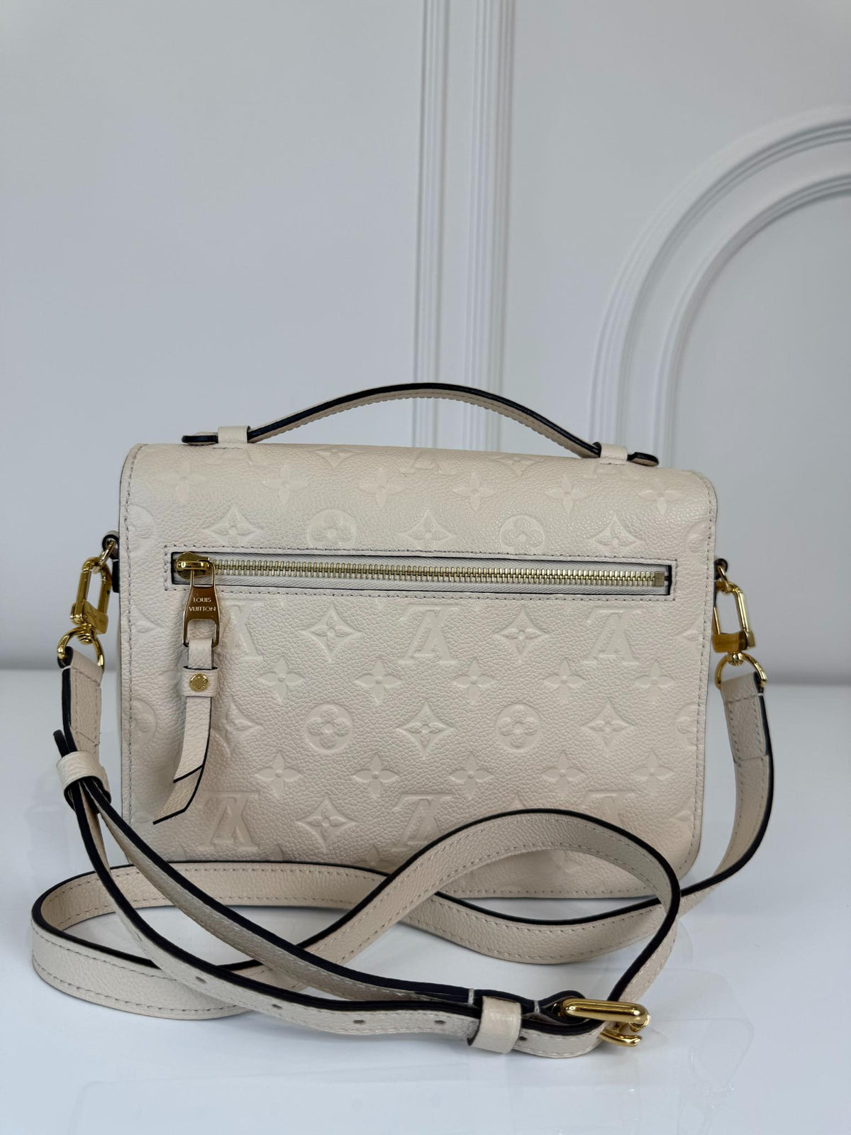 Louis Vuitton Pochette Métis Crème Monogram Empreinte Leather