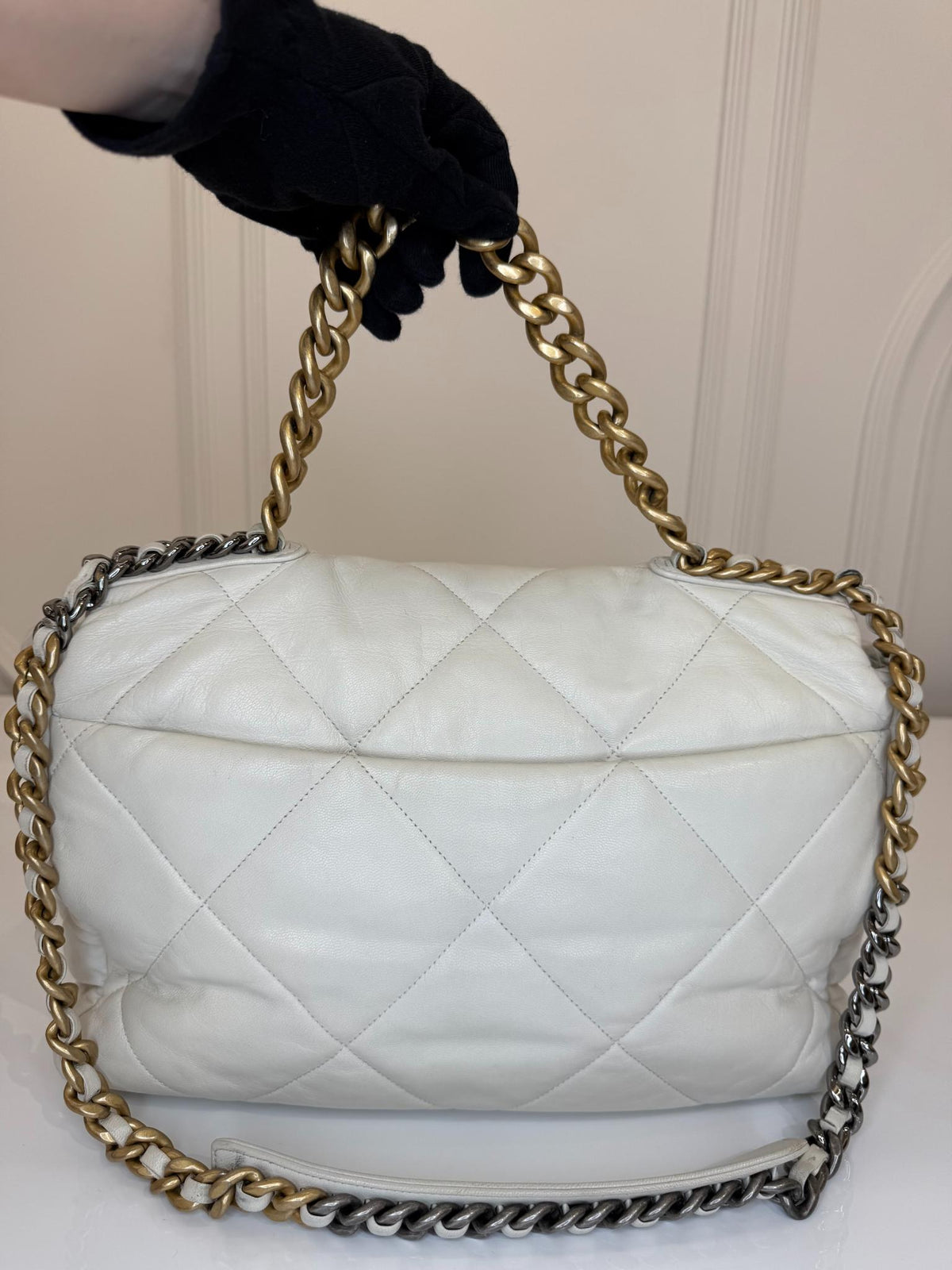Chanel 19 White Quilted Lambskin Maxi Flap Gold/Ruthenium Hardware