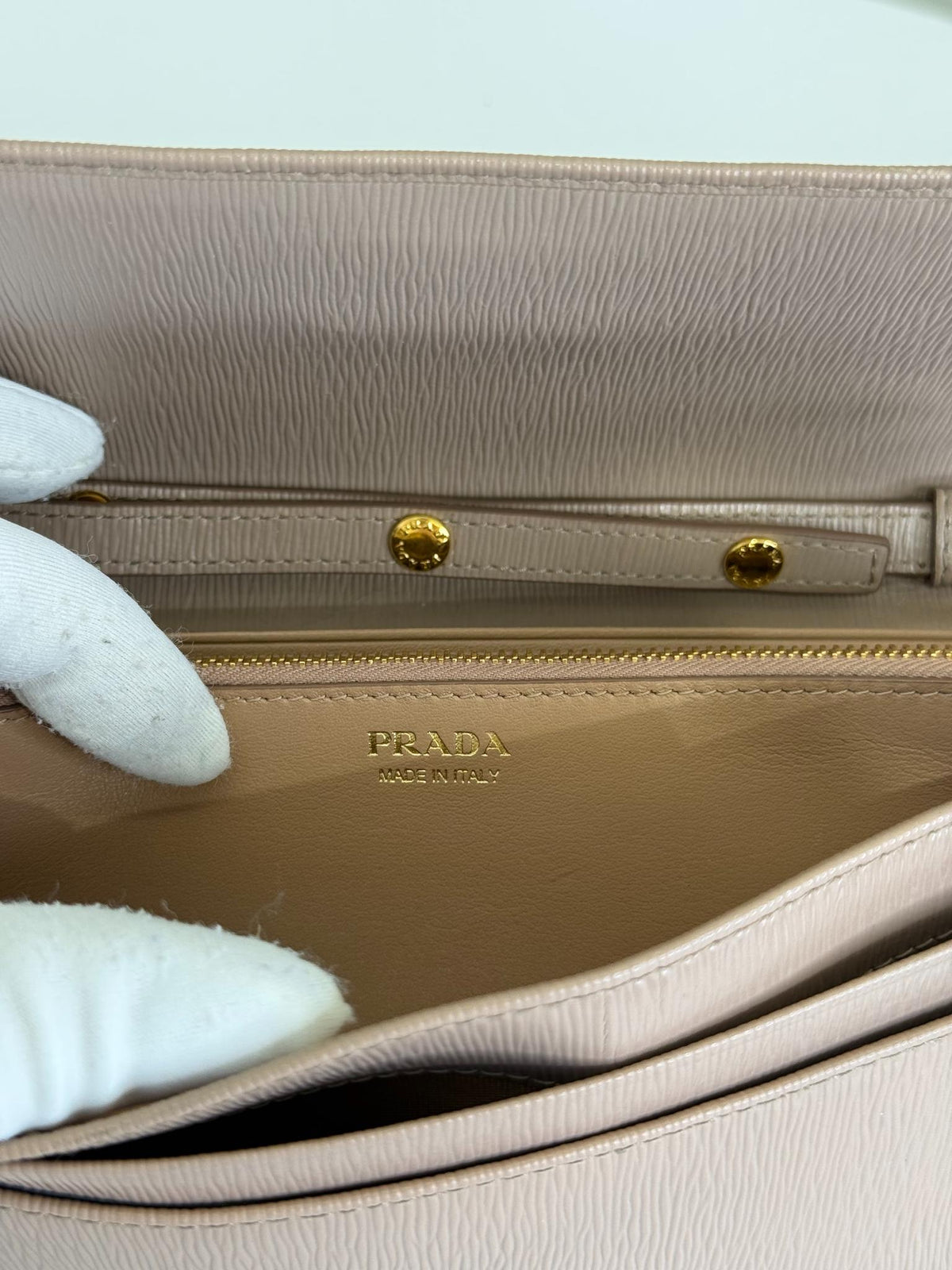 Prada Vitello Move Oro Wallet on Chain