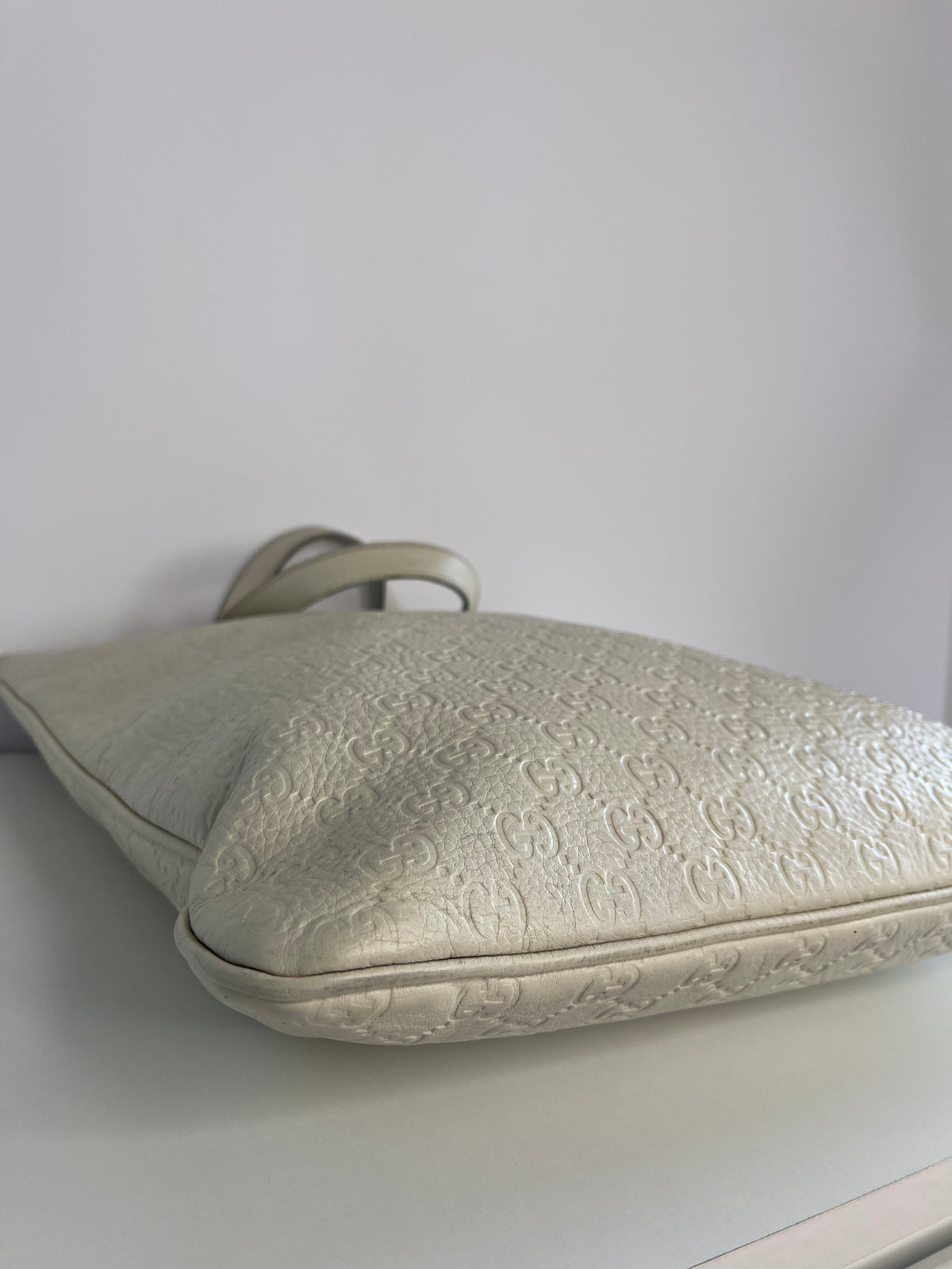 Gucci Guccissima Flat Vertical Tote Off White