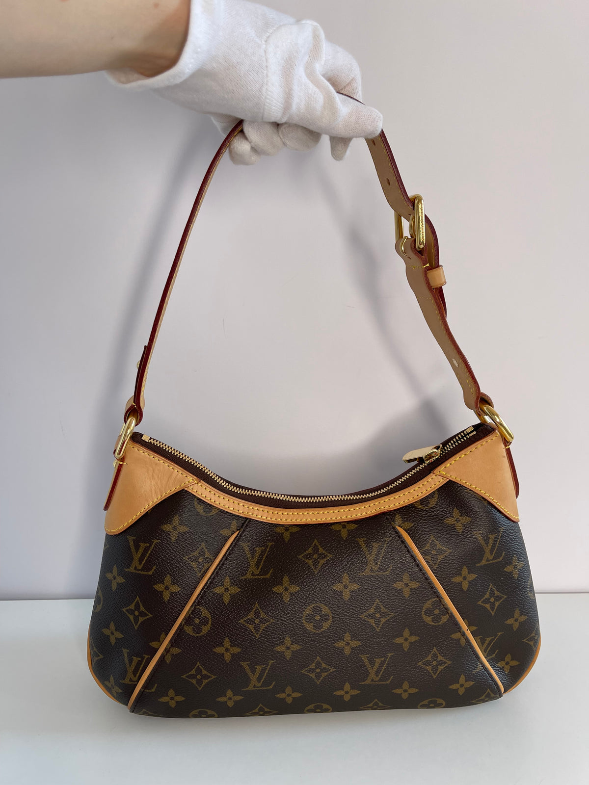 Louis Vuitton Thames PM Monogram Canvas