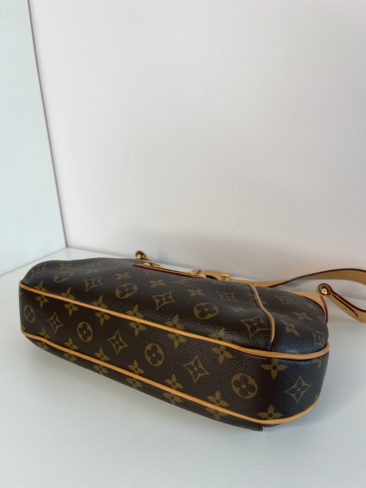 Louis Vuitton Thames PM Monogram Canvas