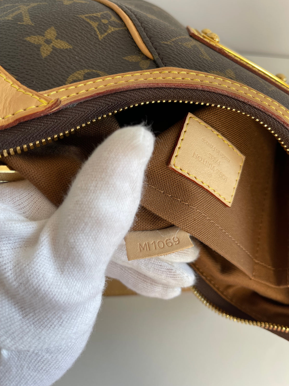 Louis Vuitton Thames PM Monogram Canvas