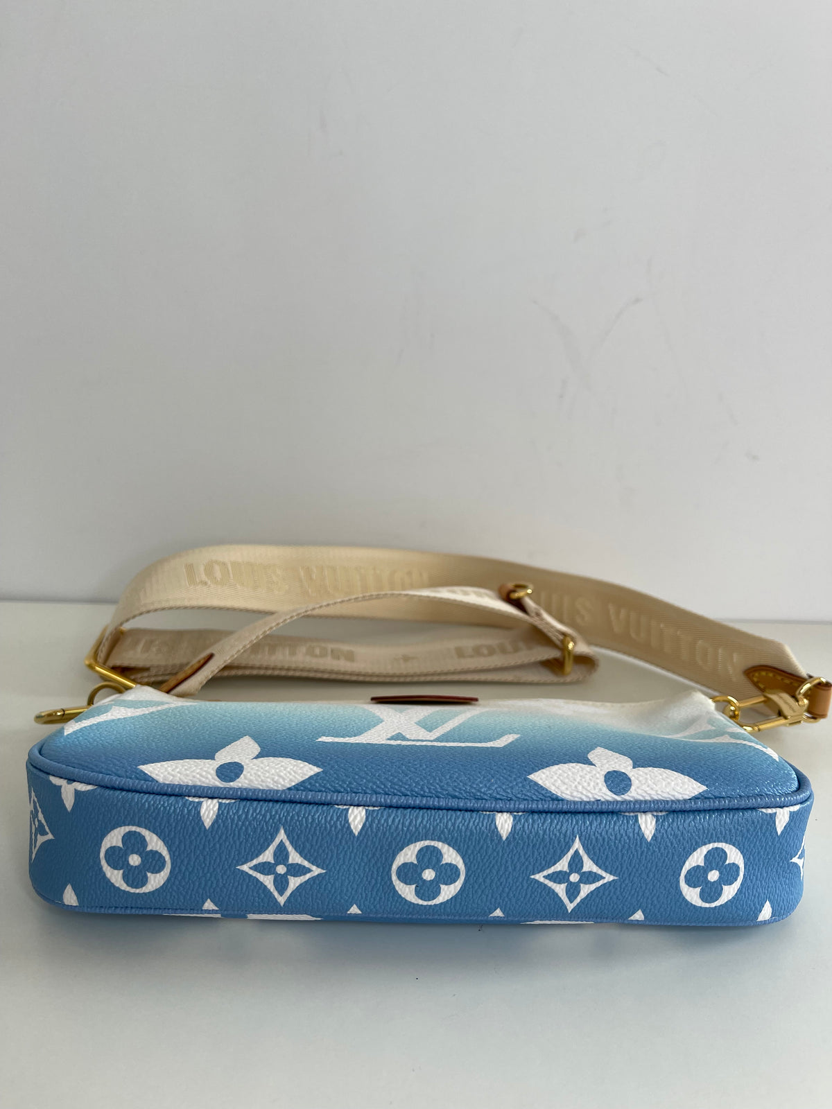 Louis Vuitton Monogram Giant By The Pool Multi Pochette Accessories Blue