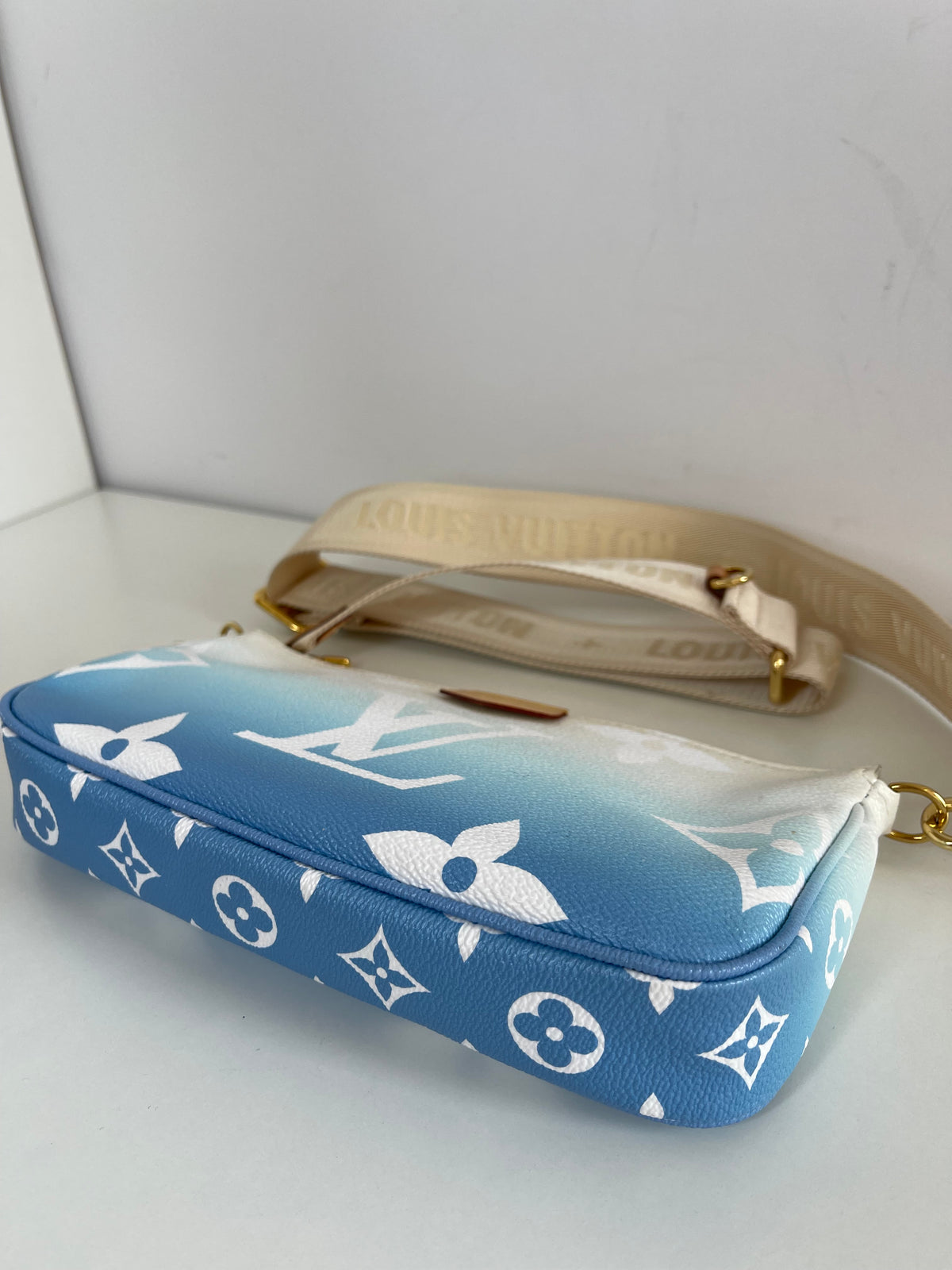 Louis Vuitton Monogram Giant By The Pool Multi Pochette Accessories Blue