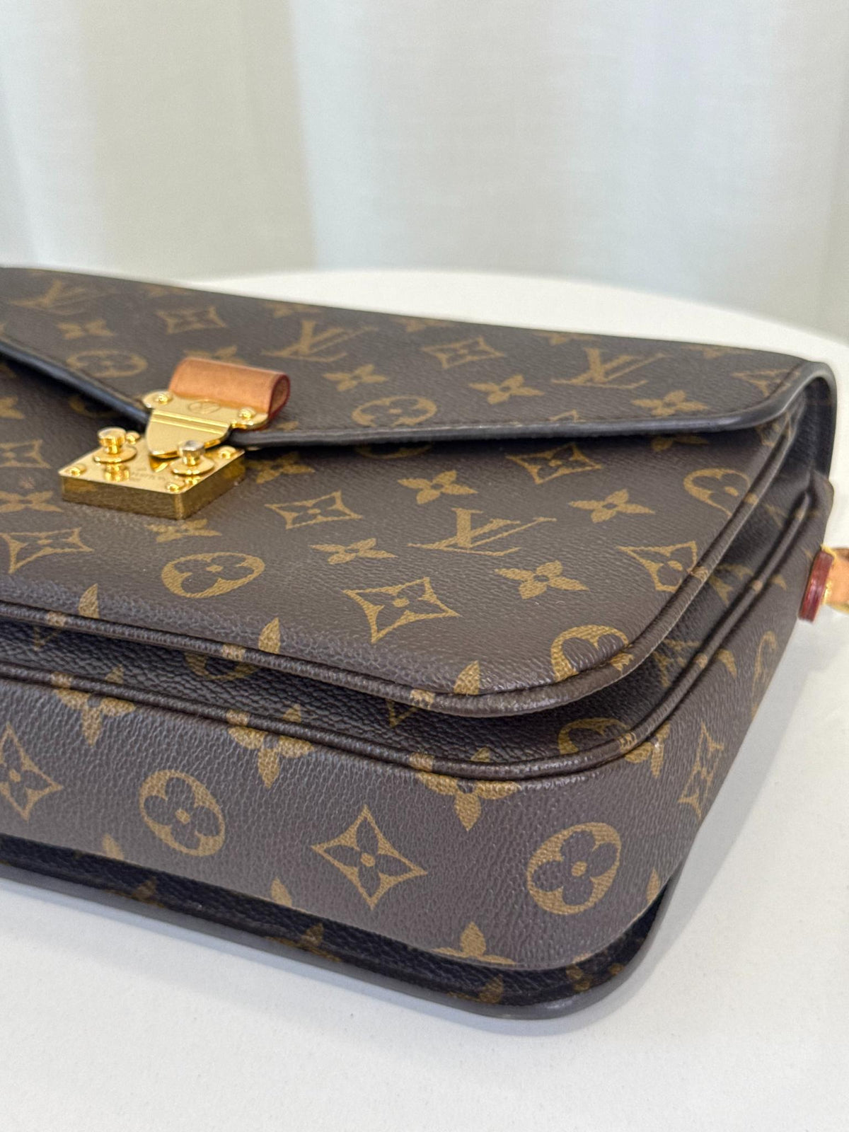 Louis Vuitton Pochette Métis Monogram Canvas