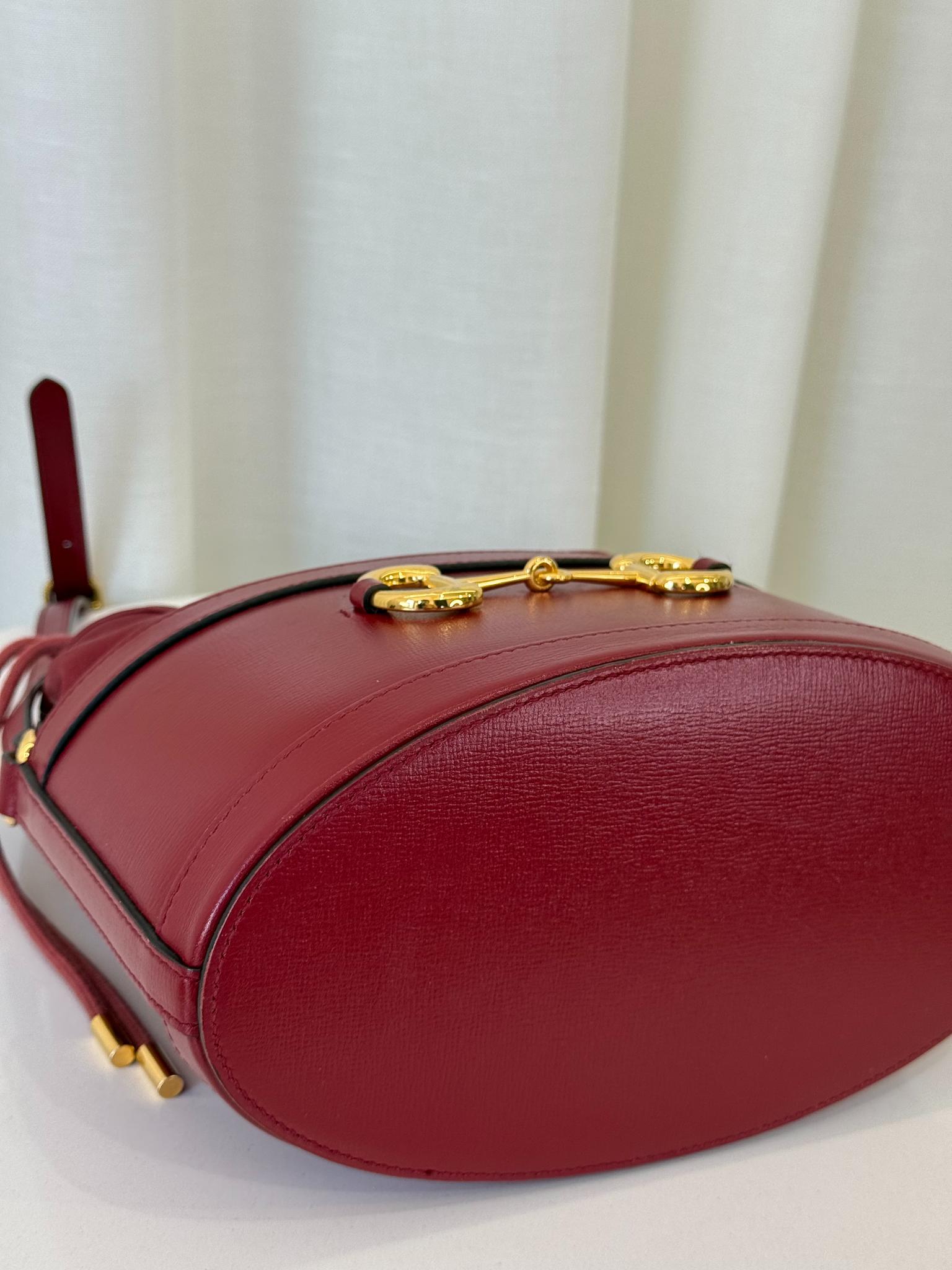 Gucci Calfskin Horsebit 1955 Drawstring Bucket Rosso Ancora