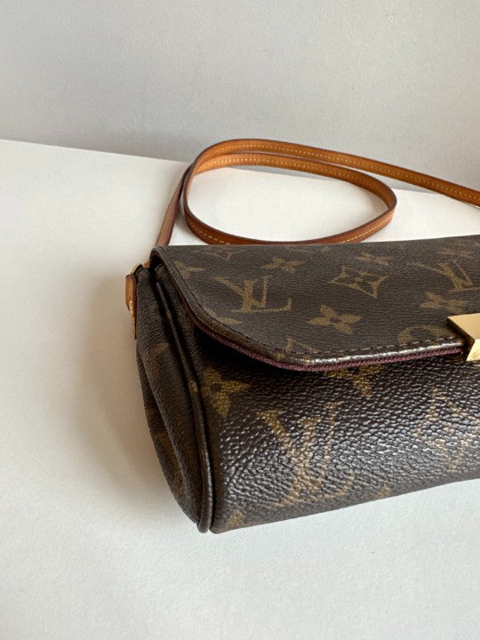 Louis Vuitton Favorite PM Monogram Canvas Pochette