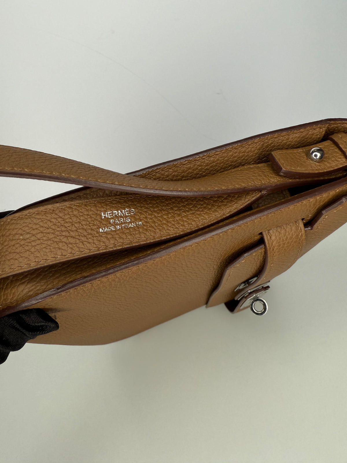 Hermès Kelly Depeches 25 Alezan Togo Leather Pouch Palladium Hardware