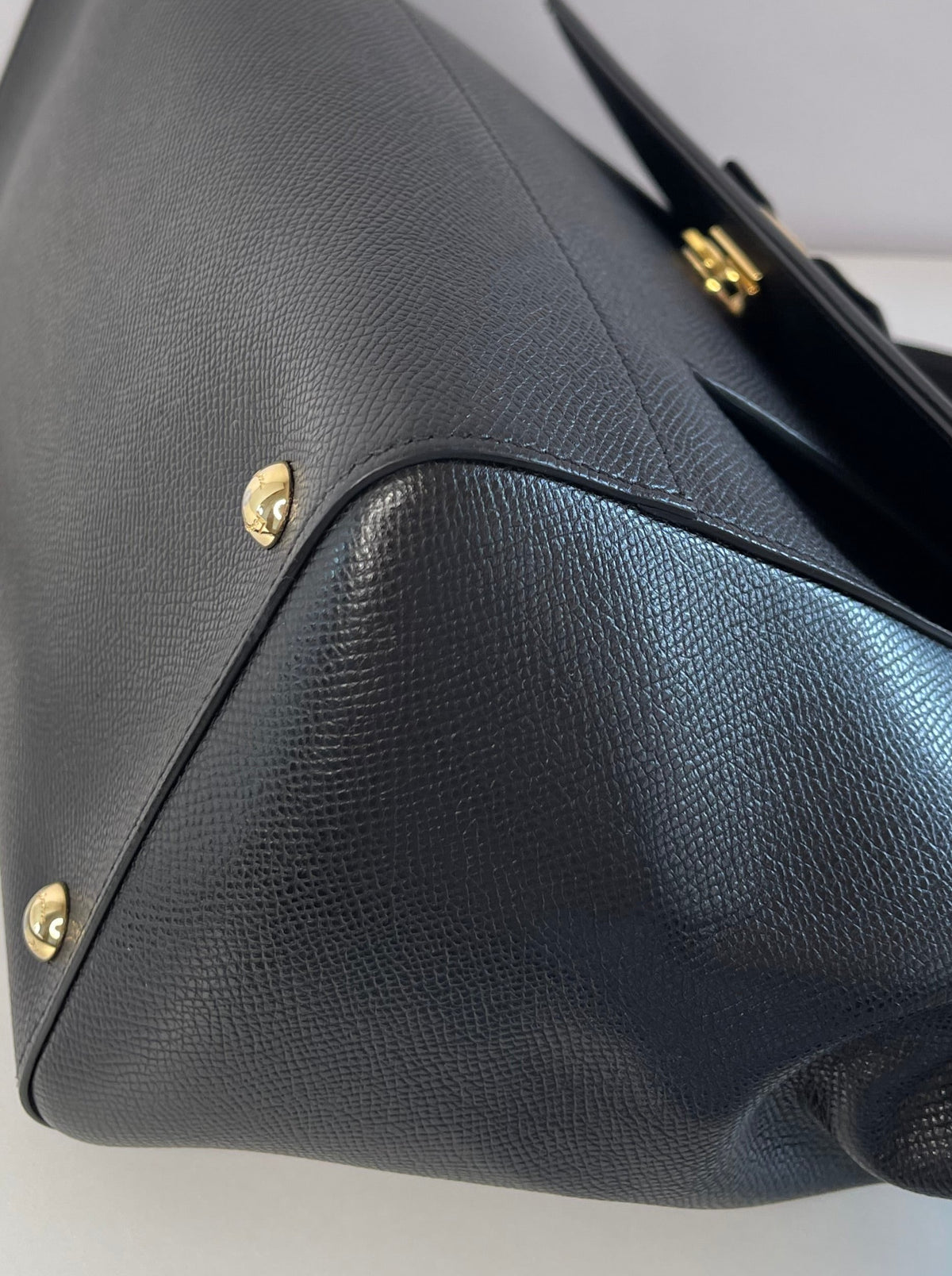 Salvatore Ferragamo Carrie Calfskin Black Leather Vara Bow