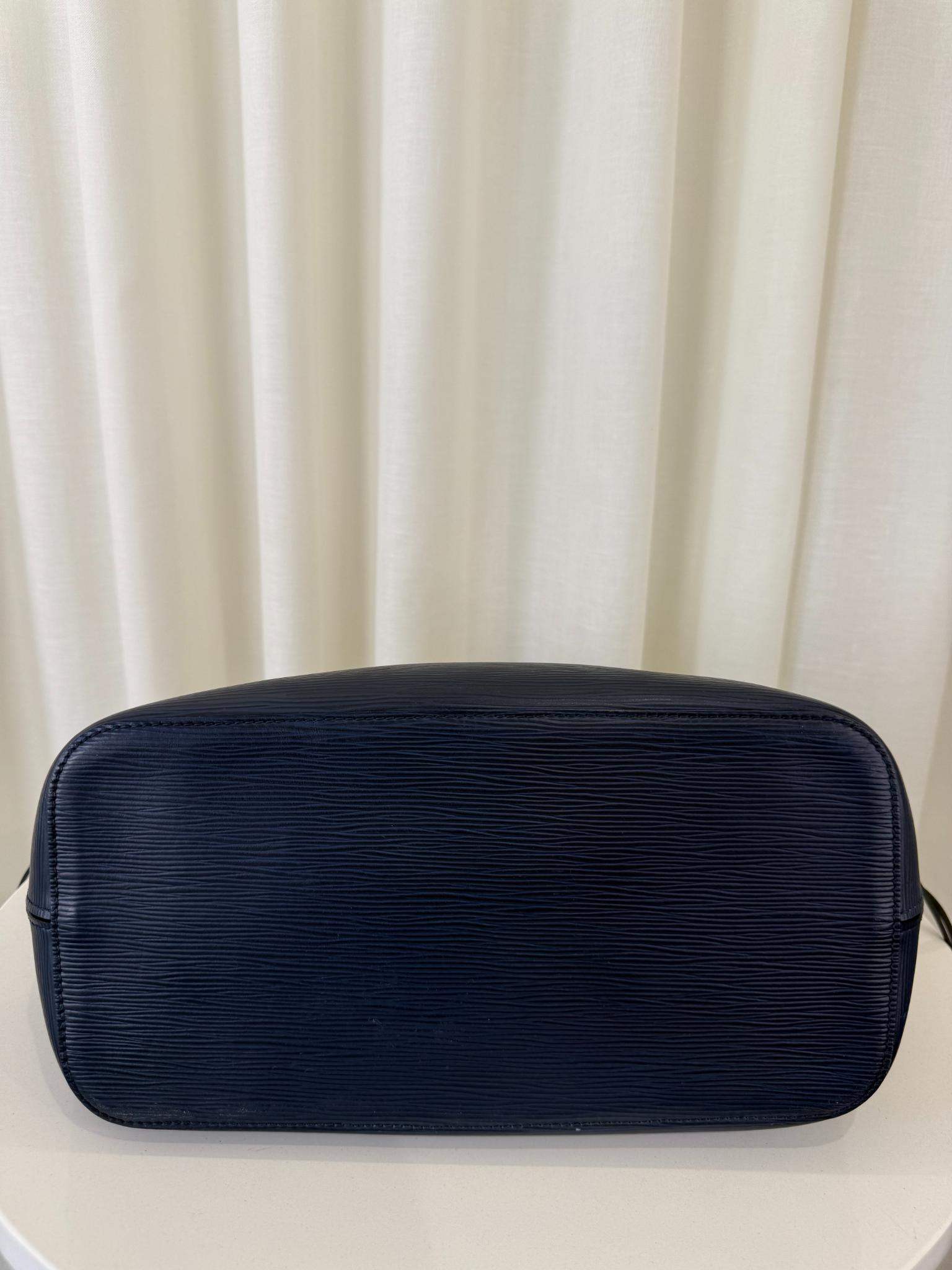 Louis Vuitton Neverfull MM Indigo Blue Epi Leather