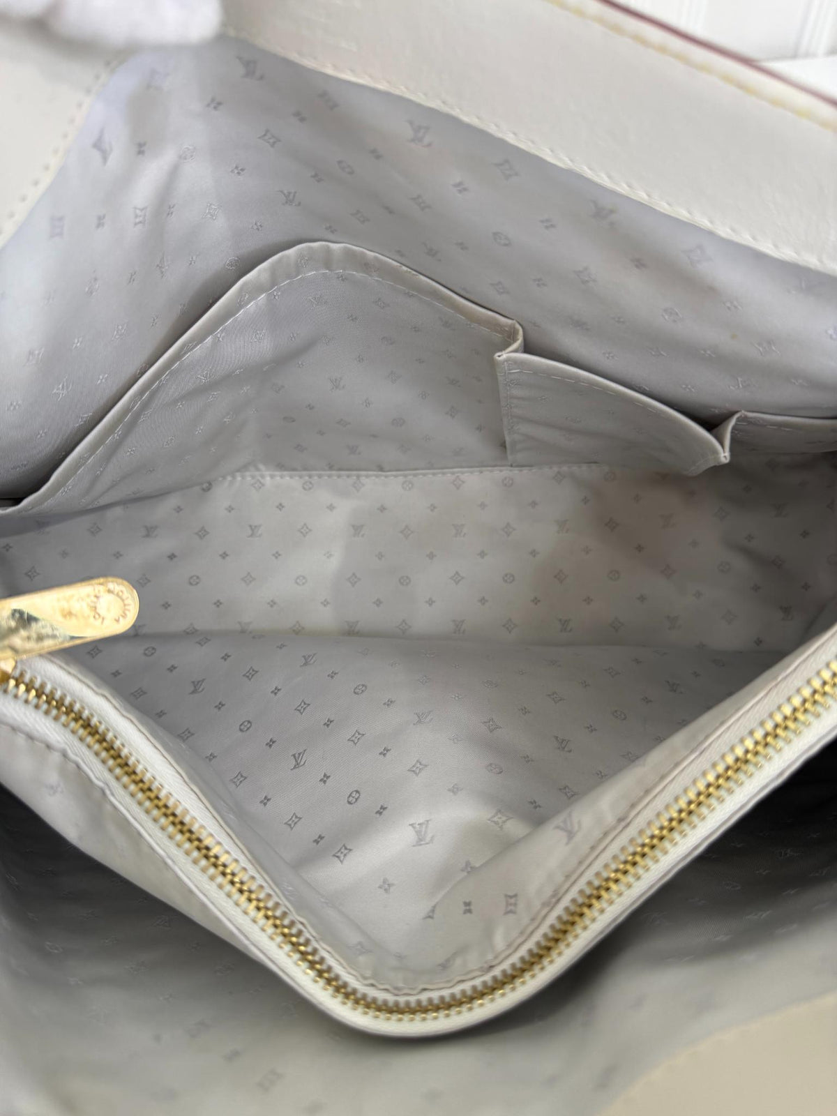 Louis Vuitton White Suhali Leather Le Fabuleux Shoulder Bag