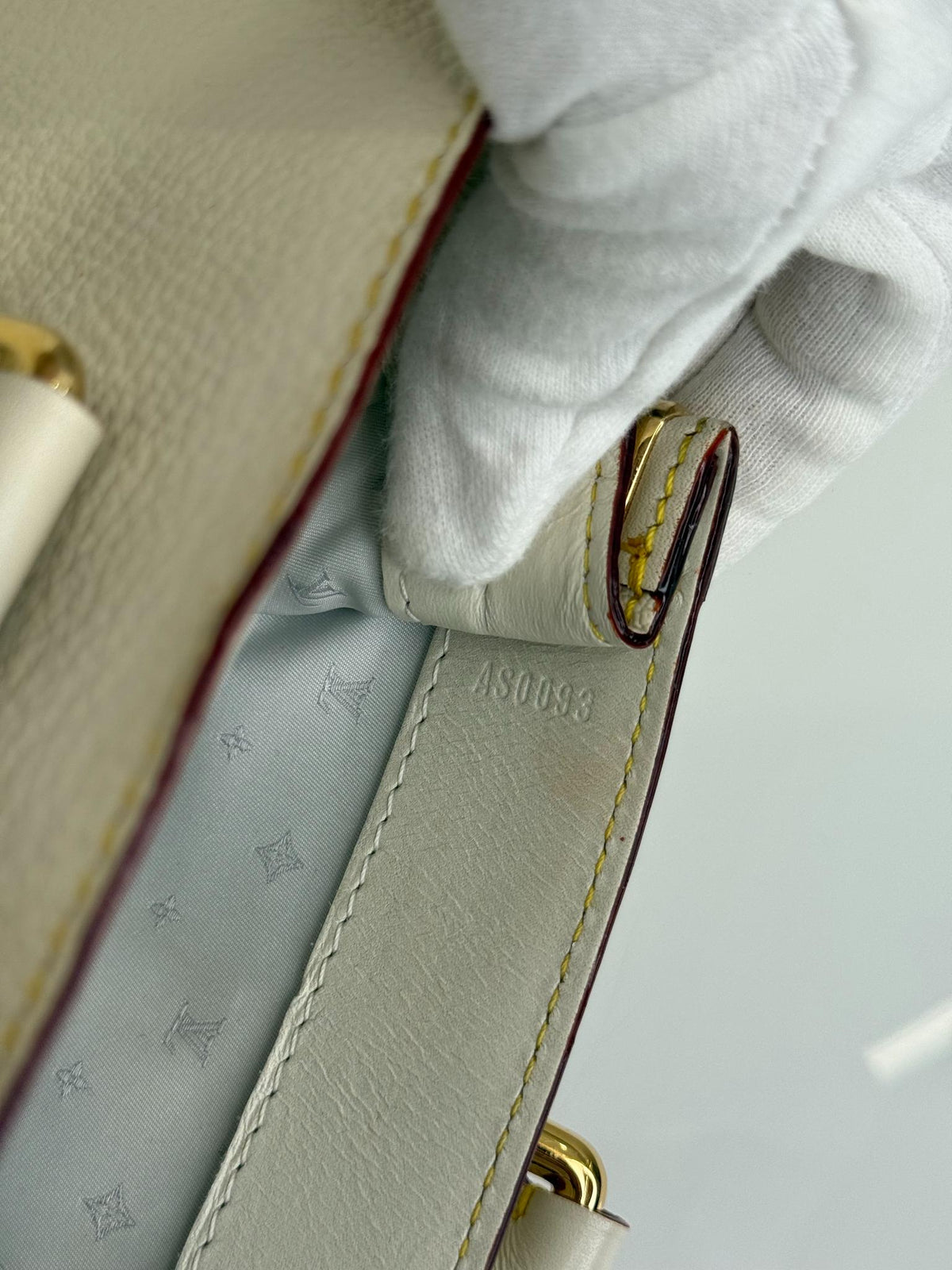 Louis Vuitton White Suhali Leather Le Fabuleux Shoulder Bag