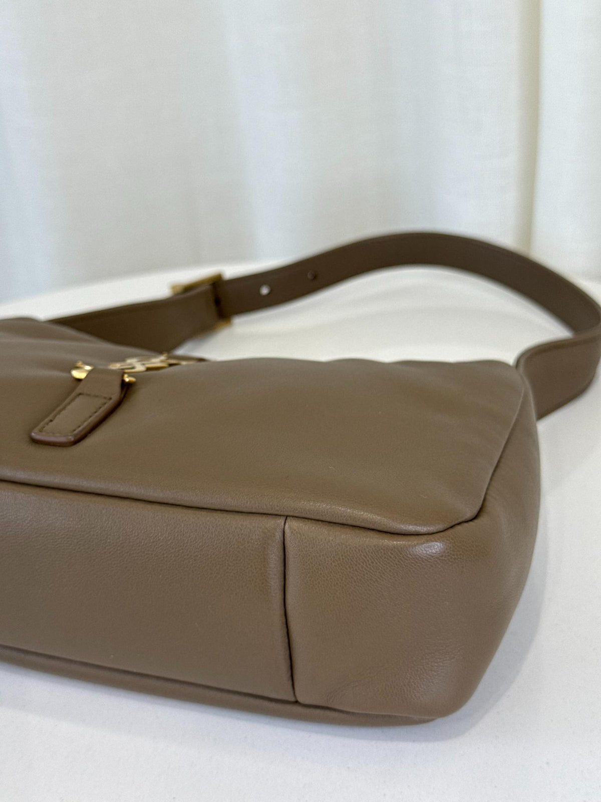 Saint Laurent Padded Lambskin Le 5 À 7 Hobo Dark Peanut