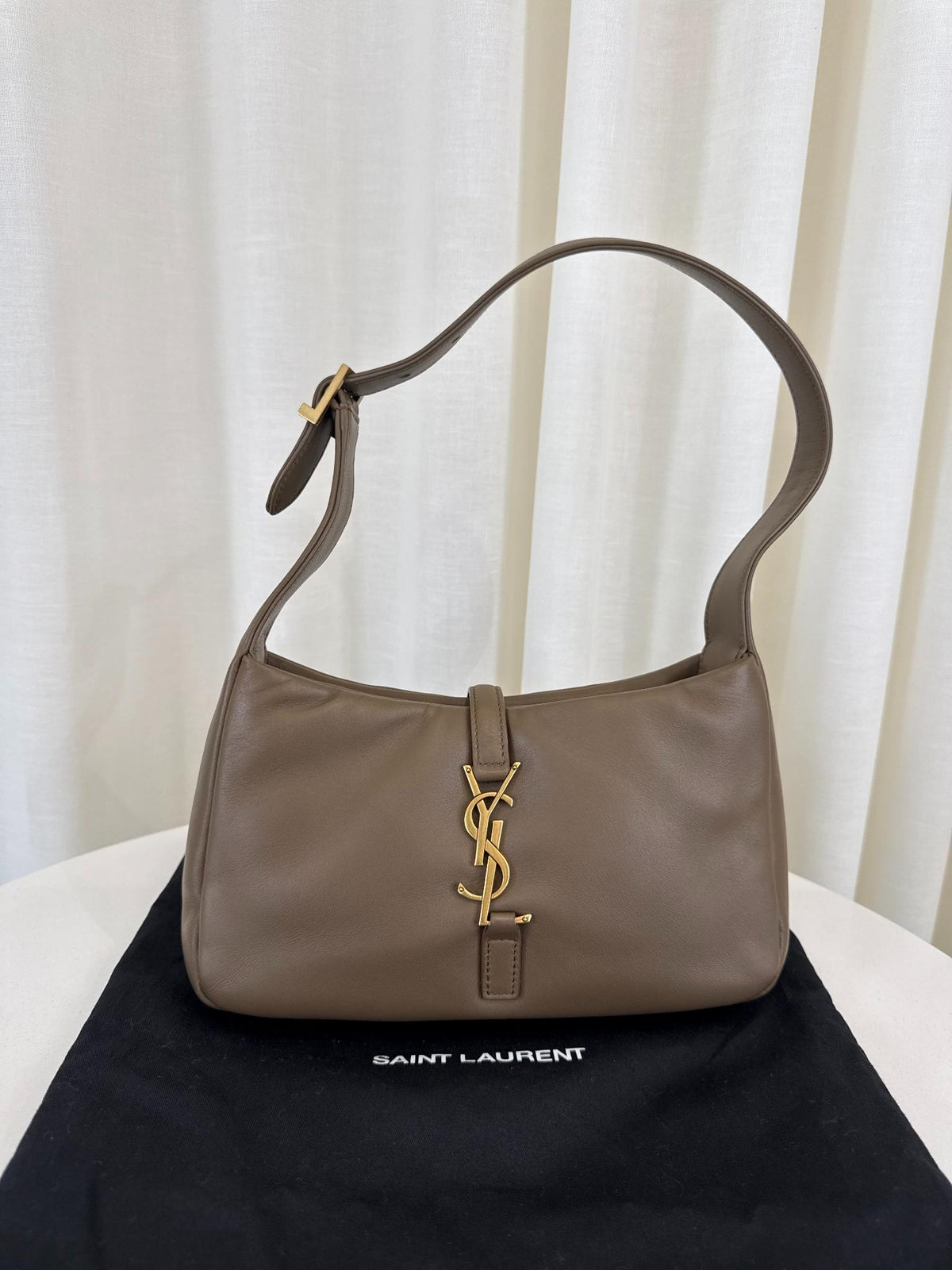 Saint Laurent Padded Lambskin Le 5 À 7 Hobo Dark Peanut