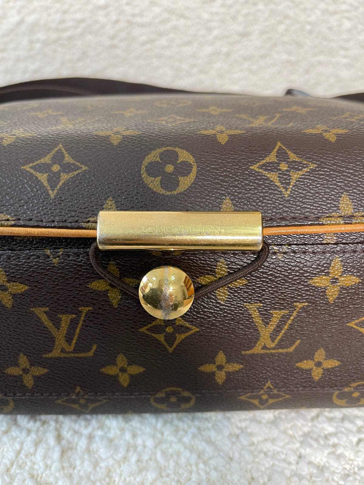 Louis Vuitton Aves Monogram Canvas Messenger Bag