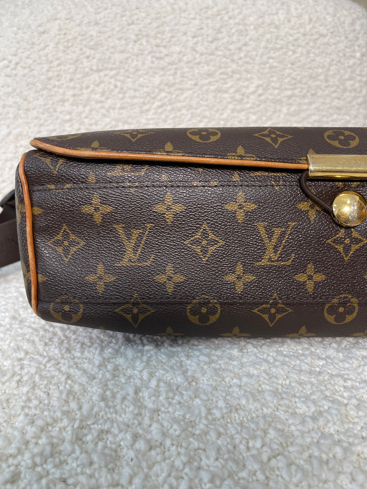 Louis Vuitton Aves Monogram Canvas Messenger Bag