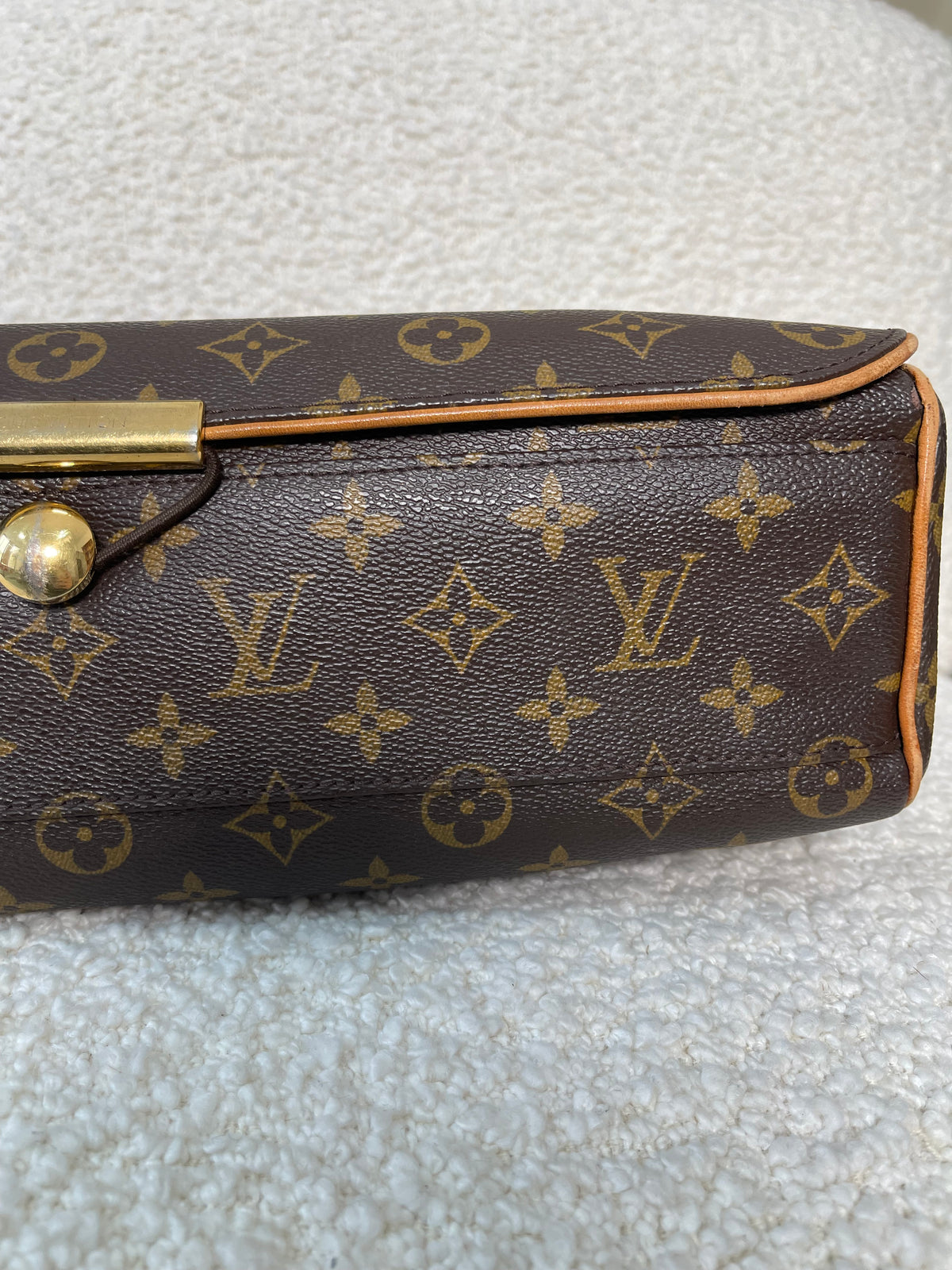 Louis Vuitton Aves Monogram Canvas Messenger Bag