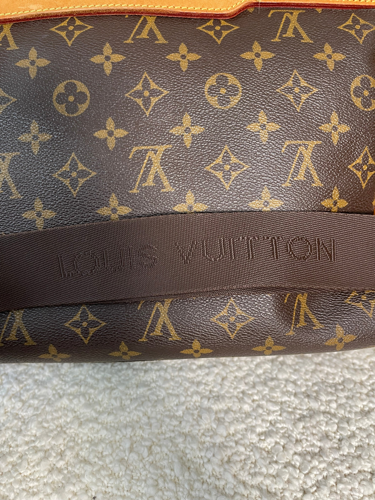 Louis Vuitton Aves Monogram Canvas Messenger Bag