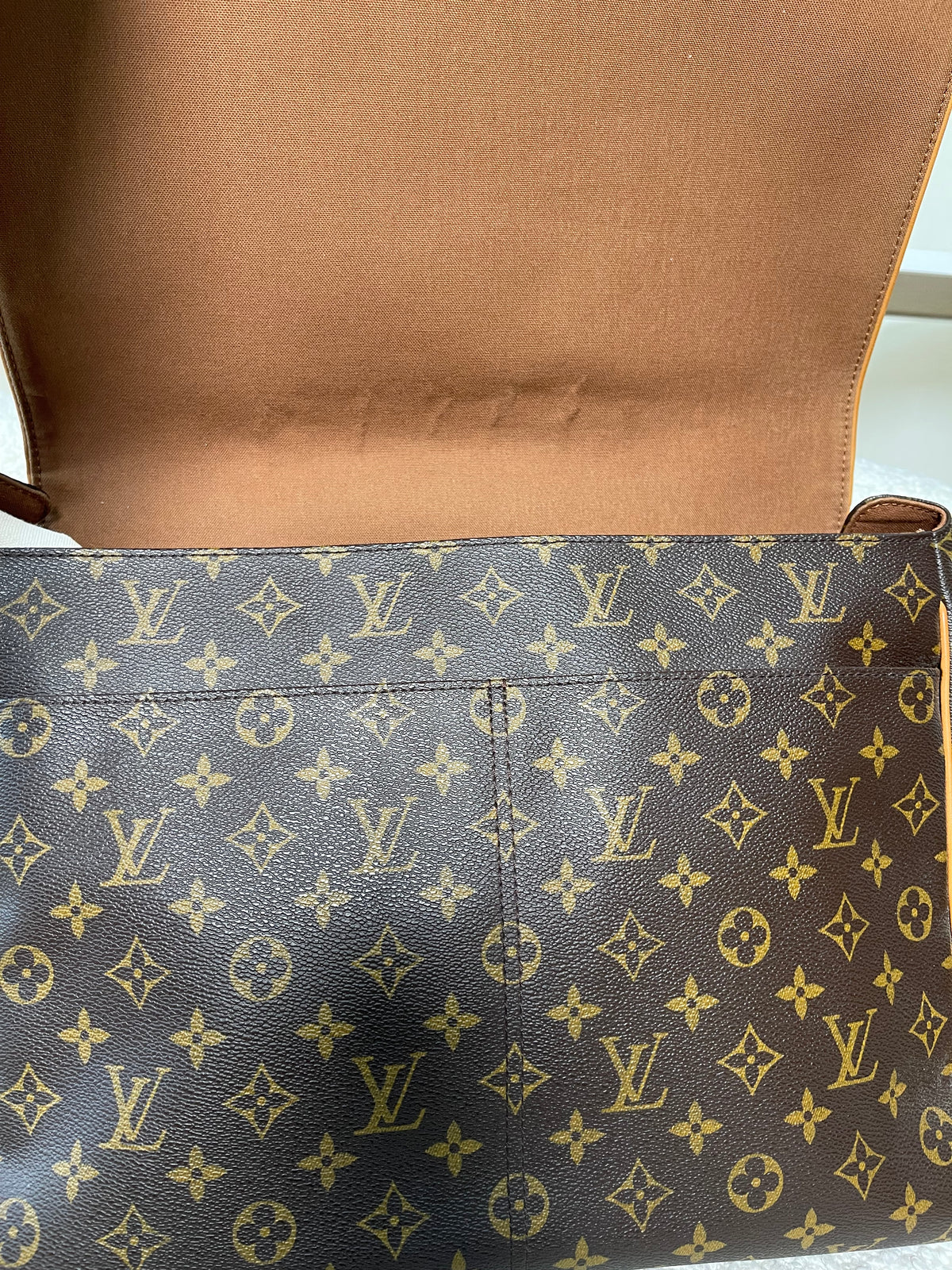 Louis Vuitton Aves Monogram Canvas Messenger Bag