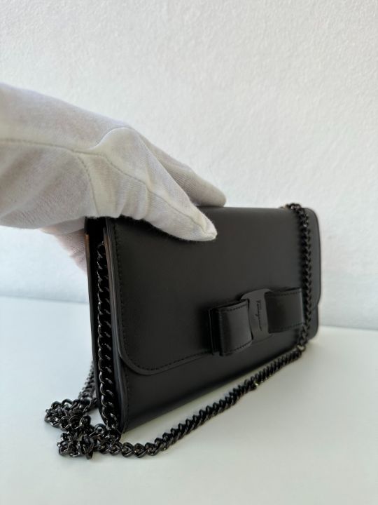 Salvatore Ferragamo Vara Bow Black Wallet On Chain