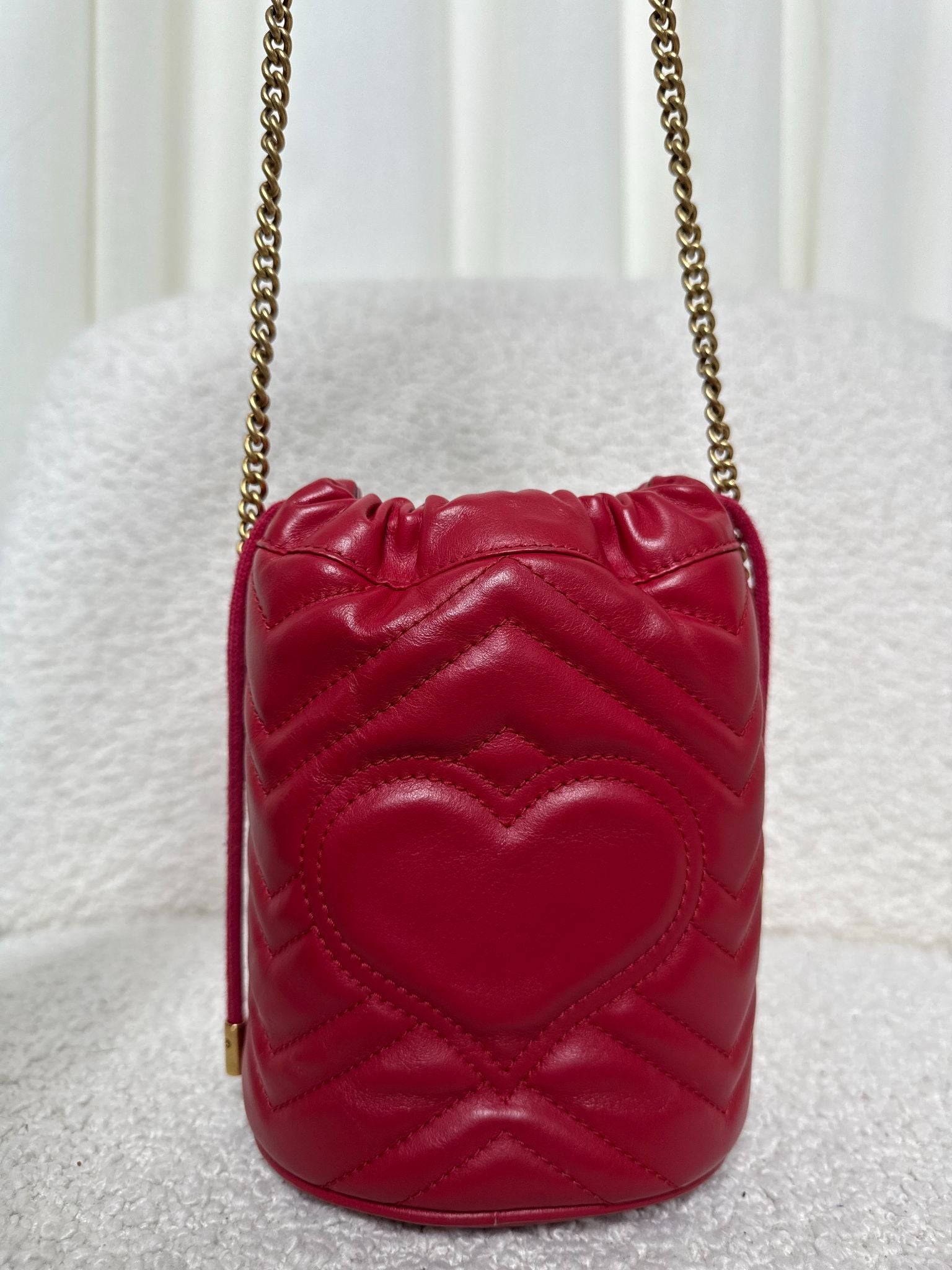 Gucci GG Marmont Small Bucket Bag Calfskin Matelasse Hibiscus Red