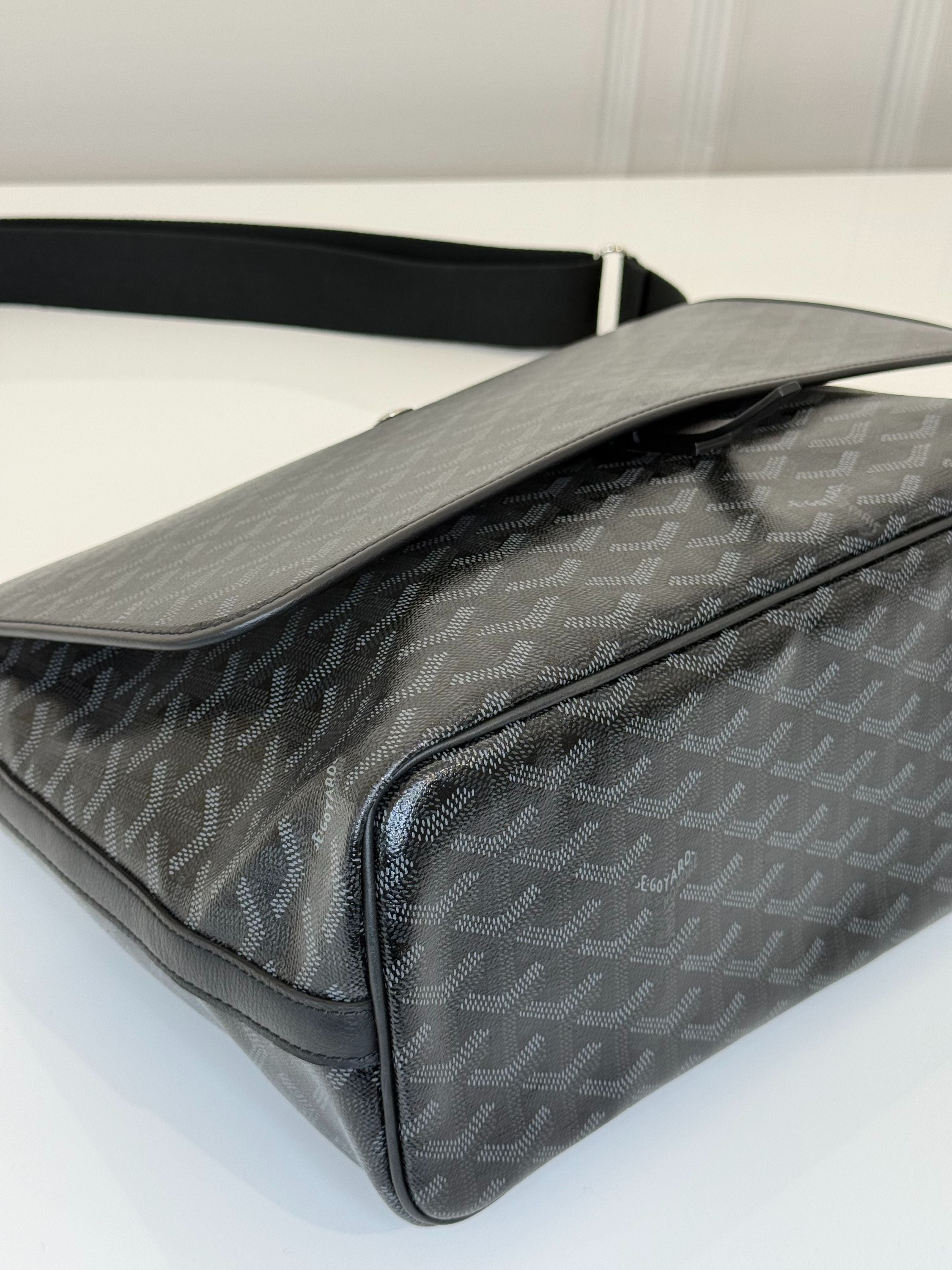 Goyard Goyardine Capetien Messenger Bag Black