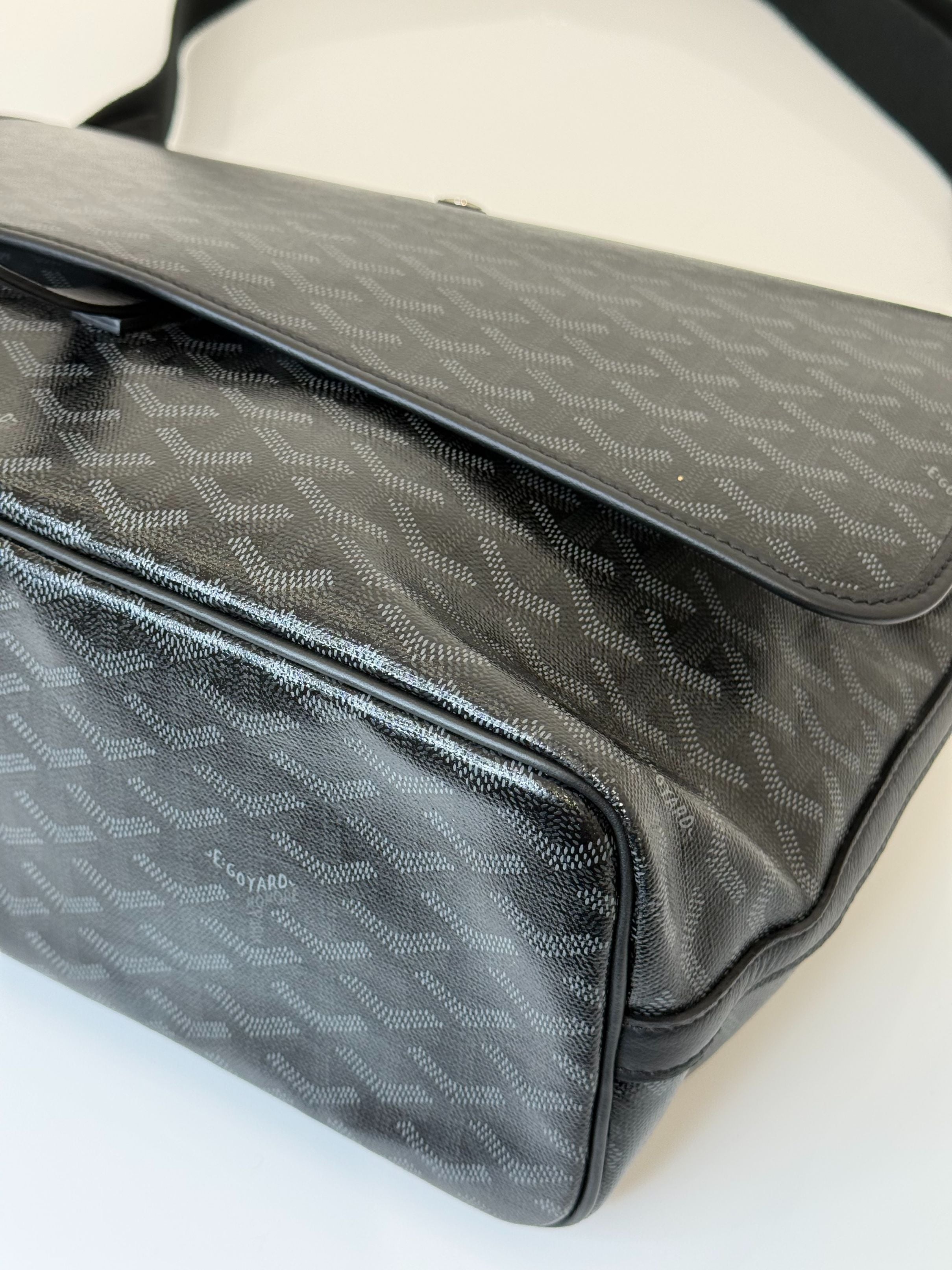 Goyard Goyardine Capetien Messenger Bag Black