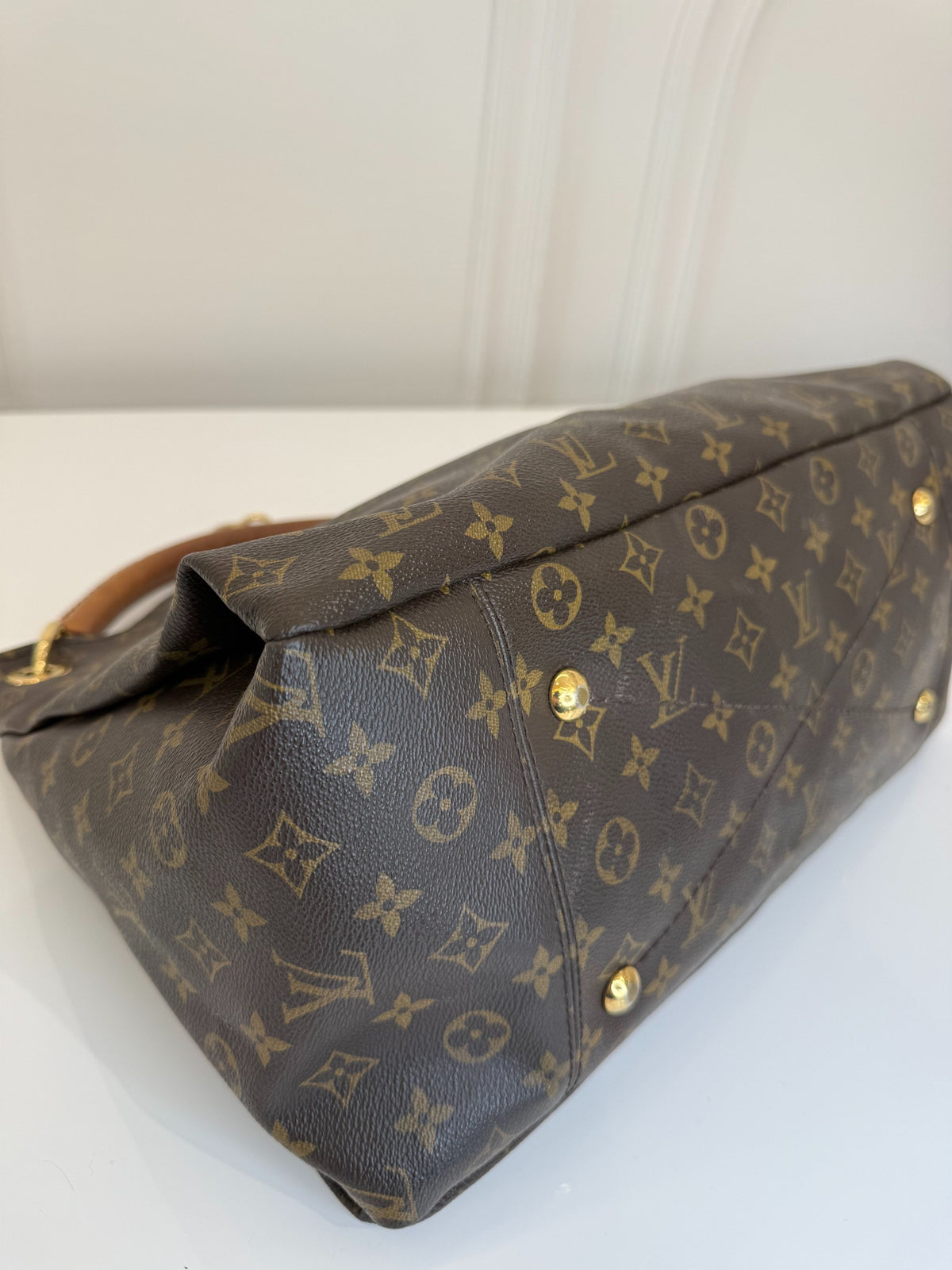 Louis Vuitton Artsy MM Monogram Canvas