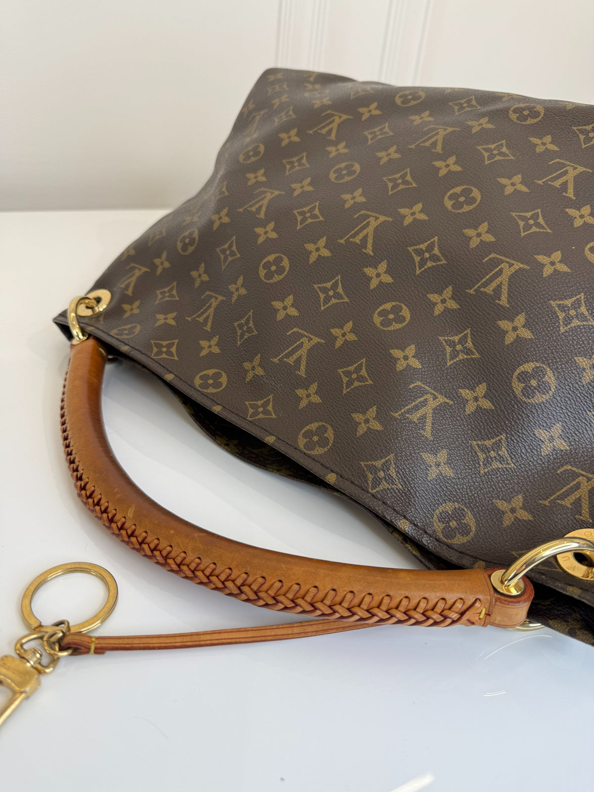 Louis Vuitton Artsy MM Monogram Canvas