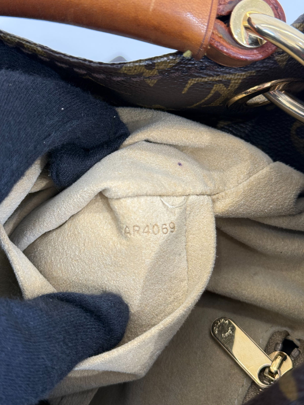 Louis Vuitton Artsy MM Monogram Canvas