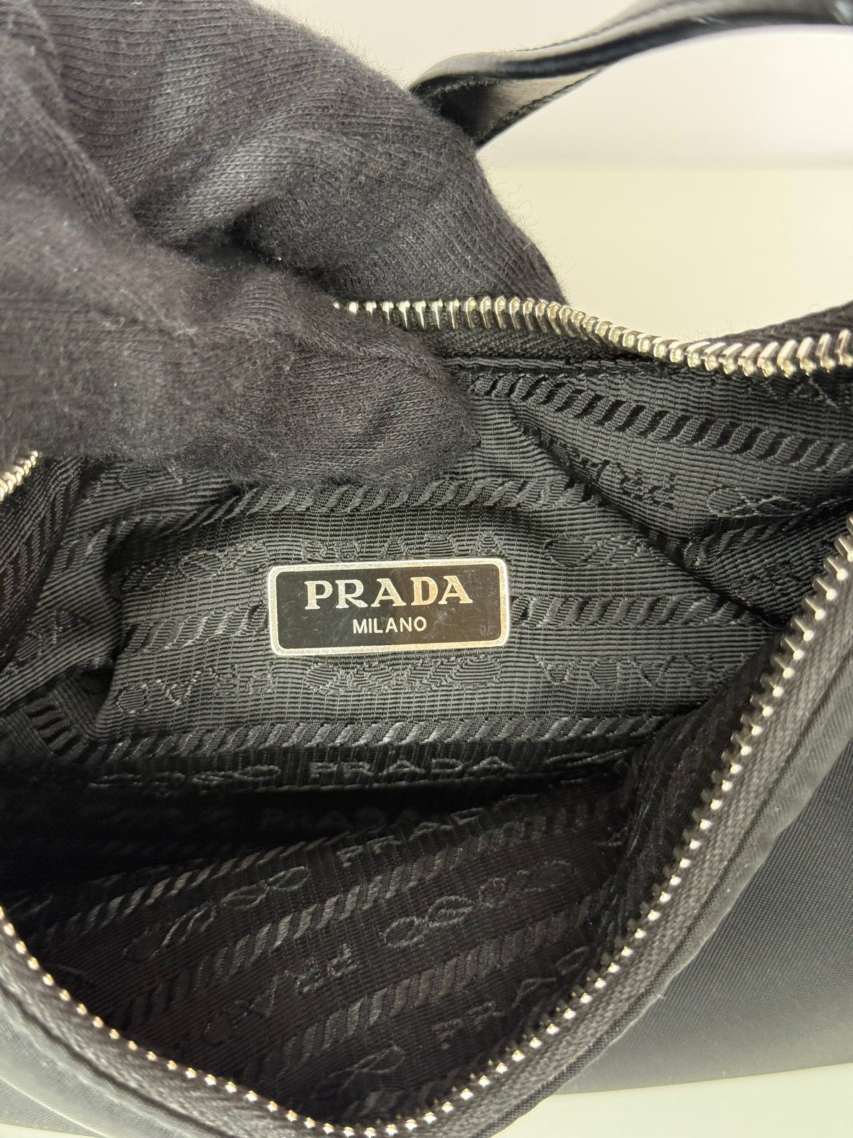 Prada Black Nylon Re-Edition 2005 Pochette