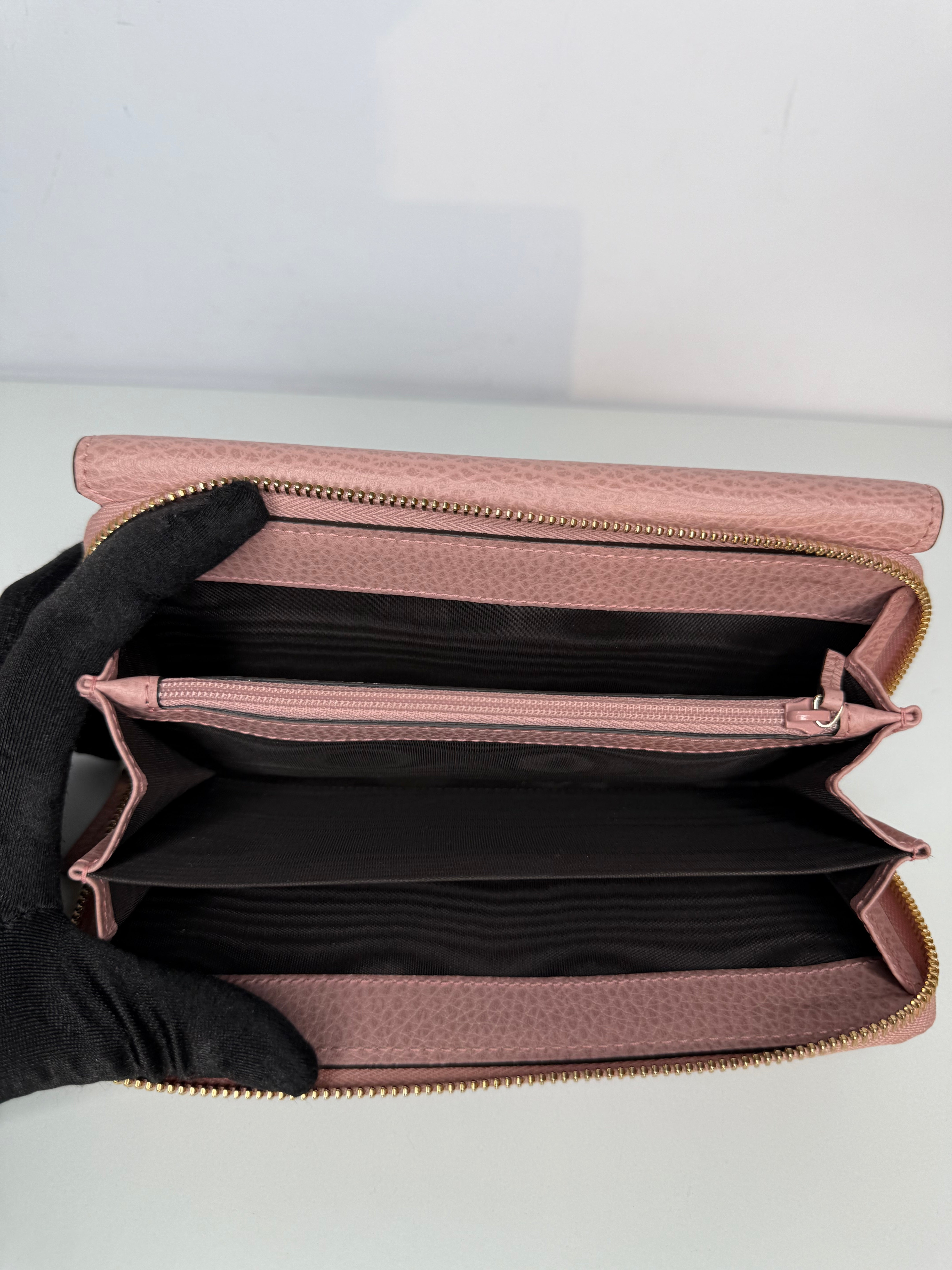 Gucci Pink Leather Interlocking G Continental Wallet
