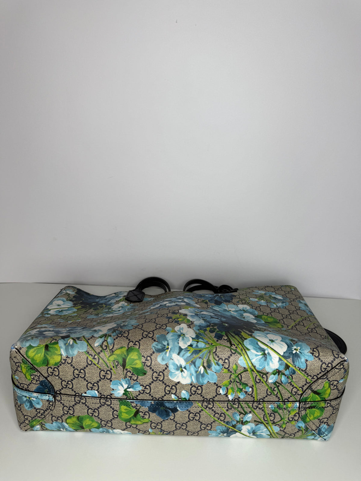 Gucci Blue GG Supreme Canvas Medium Blooms Reversible Tote