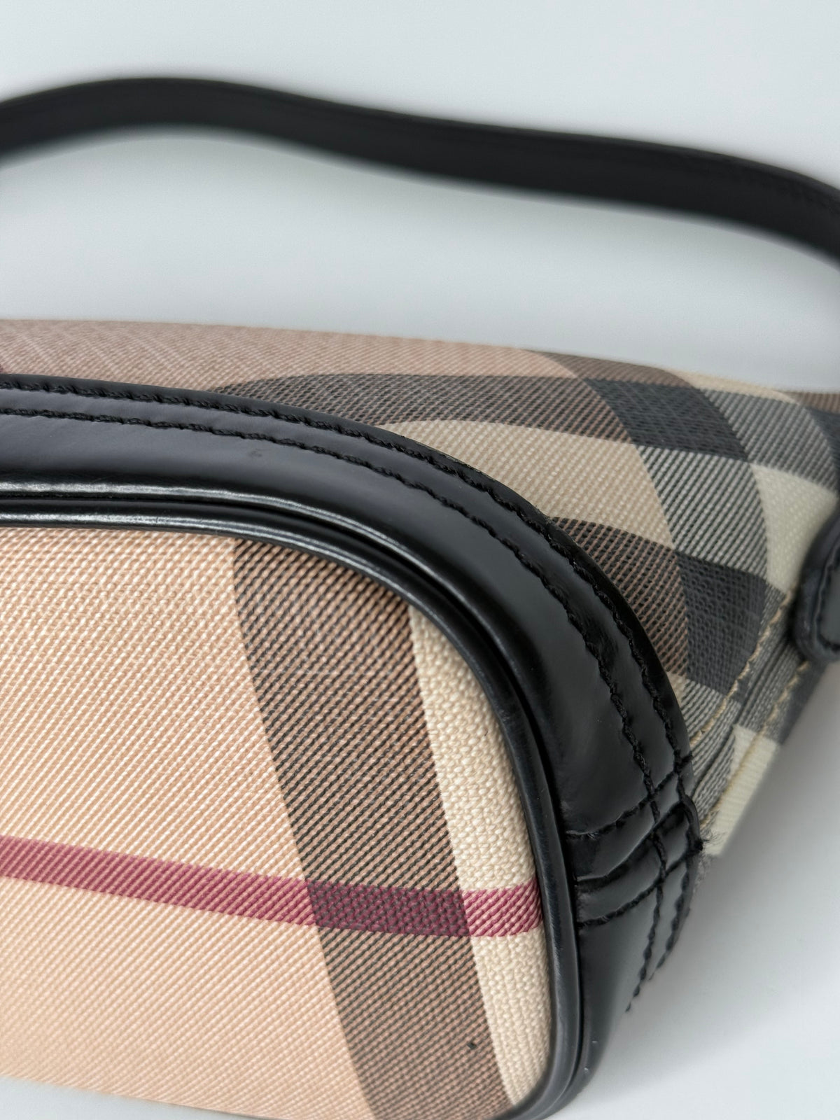 Burberry Nova Check Mini Boat Pochette Black Patent Leather (2)