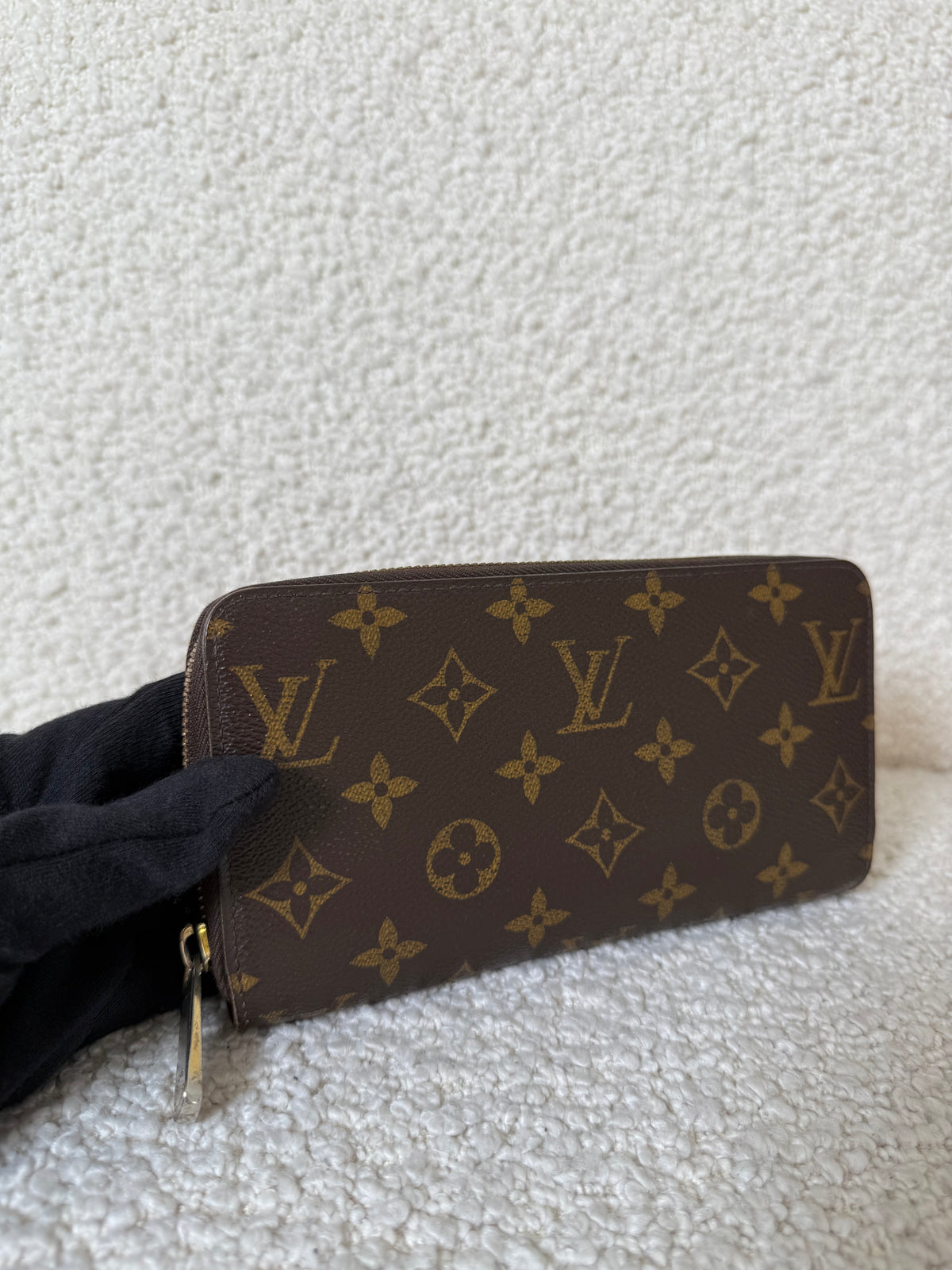 Louis Vuitton Monogram Canvas Zippy Wallet