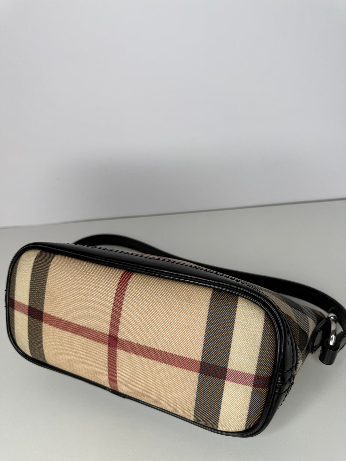 Burberry Nova Check Mini Boat Pochette Black Patent Leather (2)
