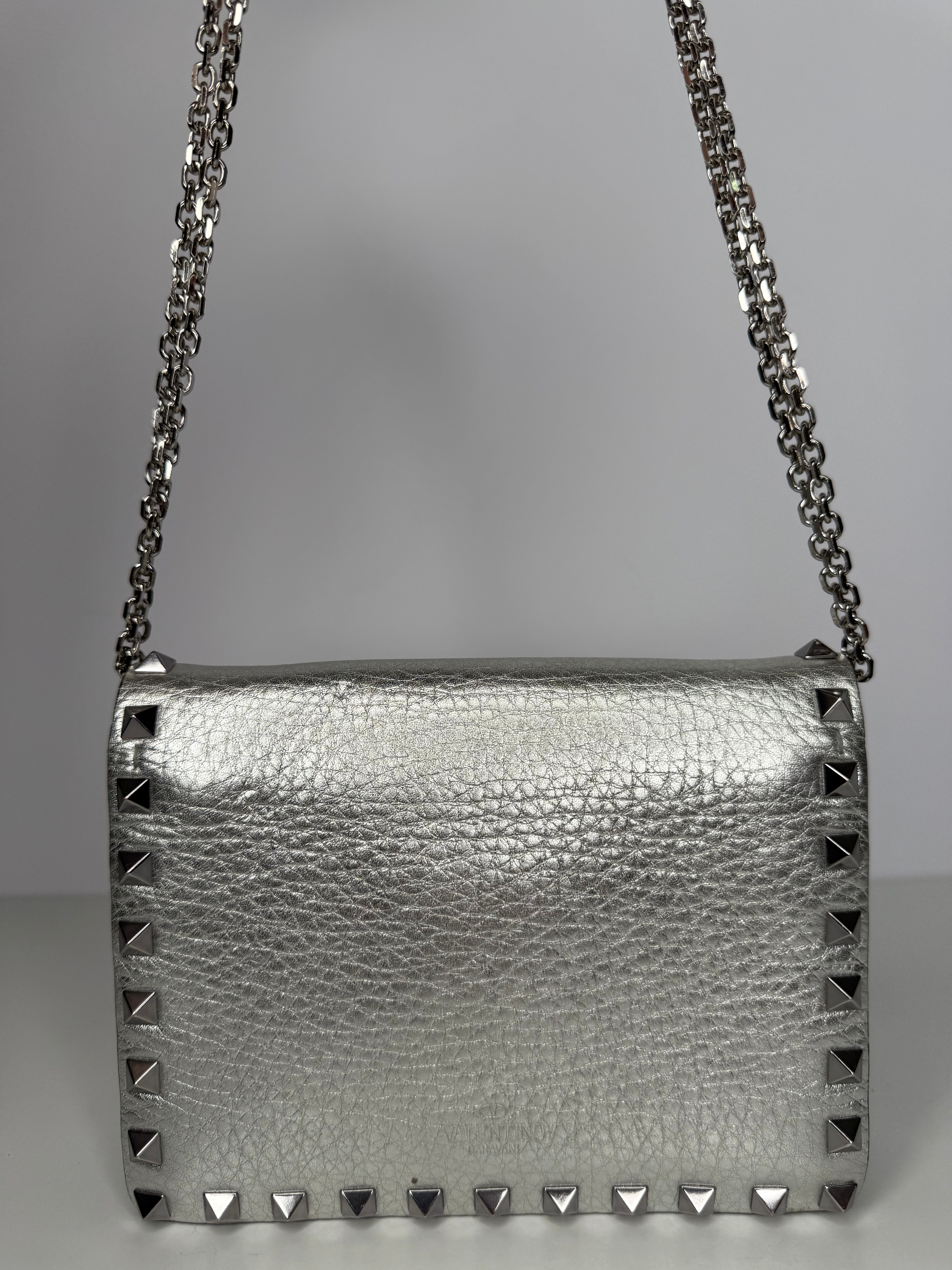 Valentino Garavani Rockstud Metallic Crackled Leather Clutch Bag
