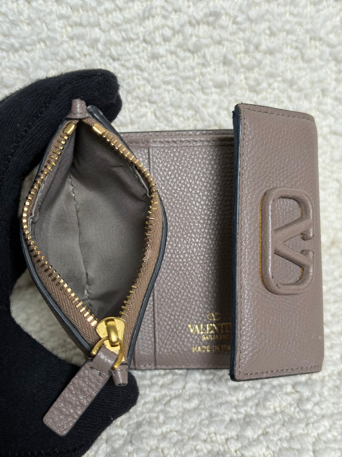 Valentino Garavani V-sling Wallet Grey Leather