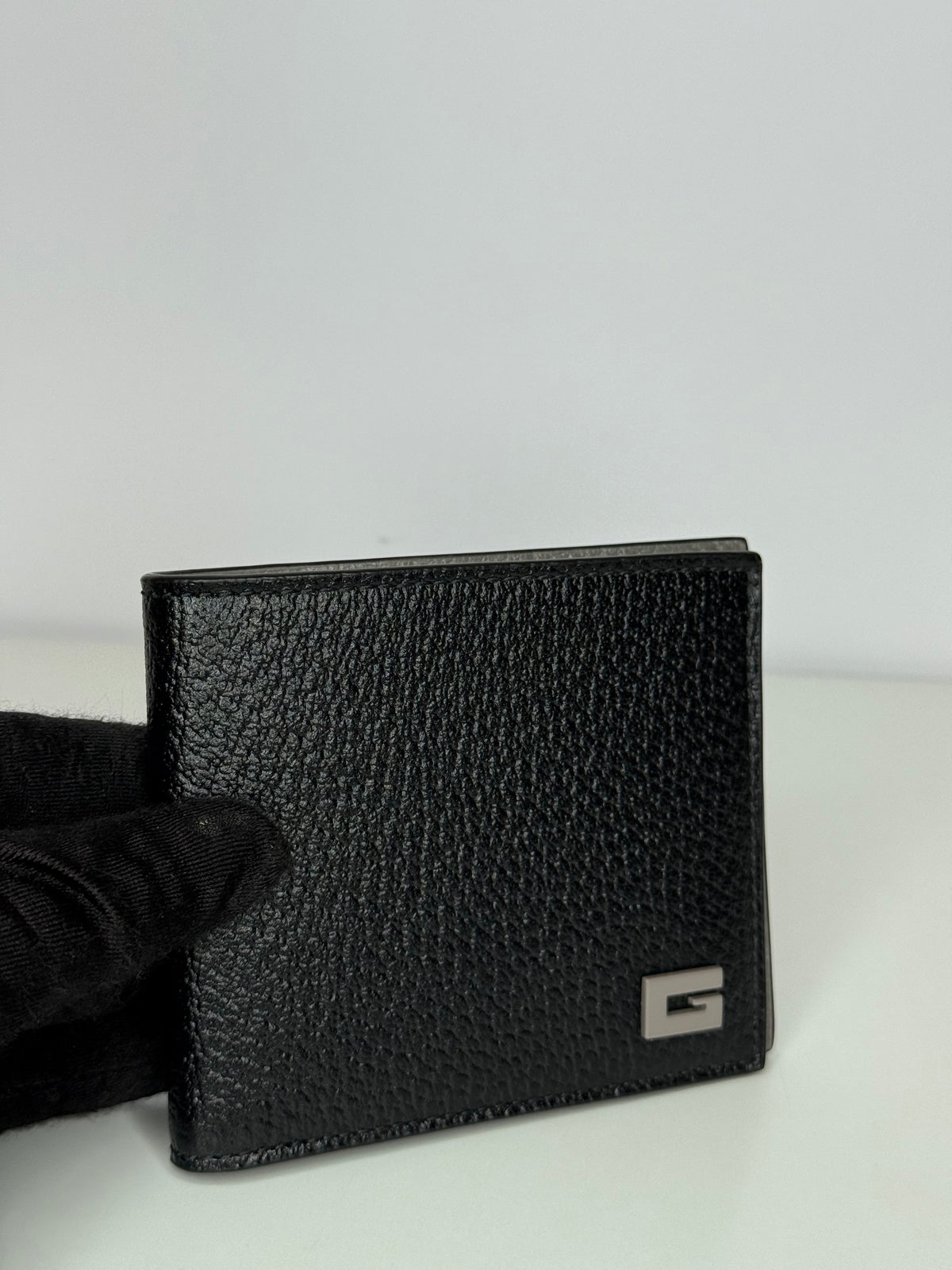 Gucci Men's G-detail Black Leather Wallet